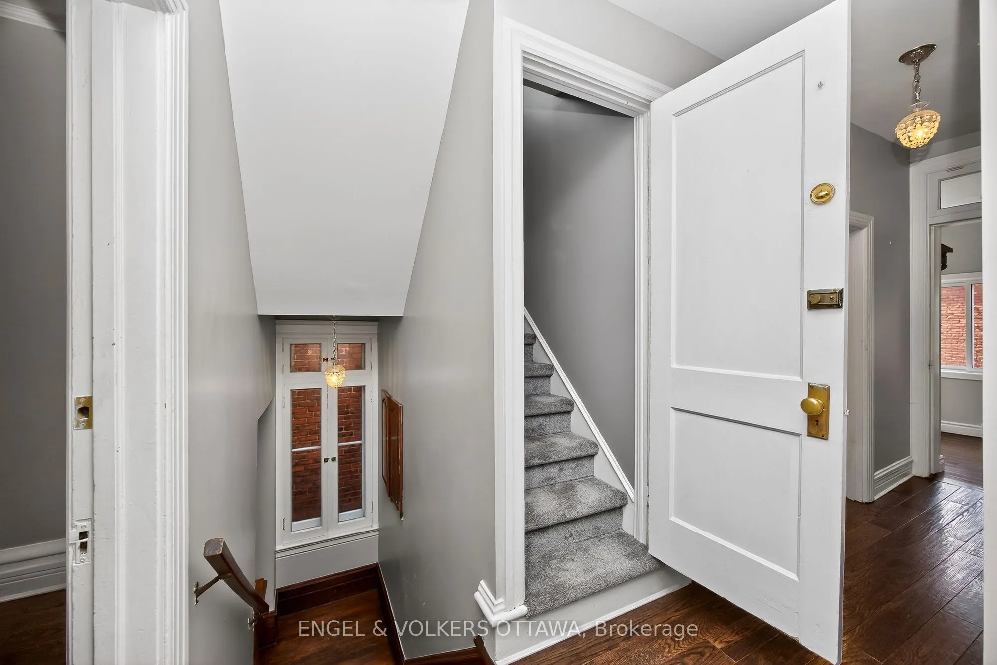 172 Cartier Street N