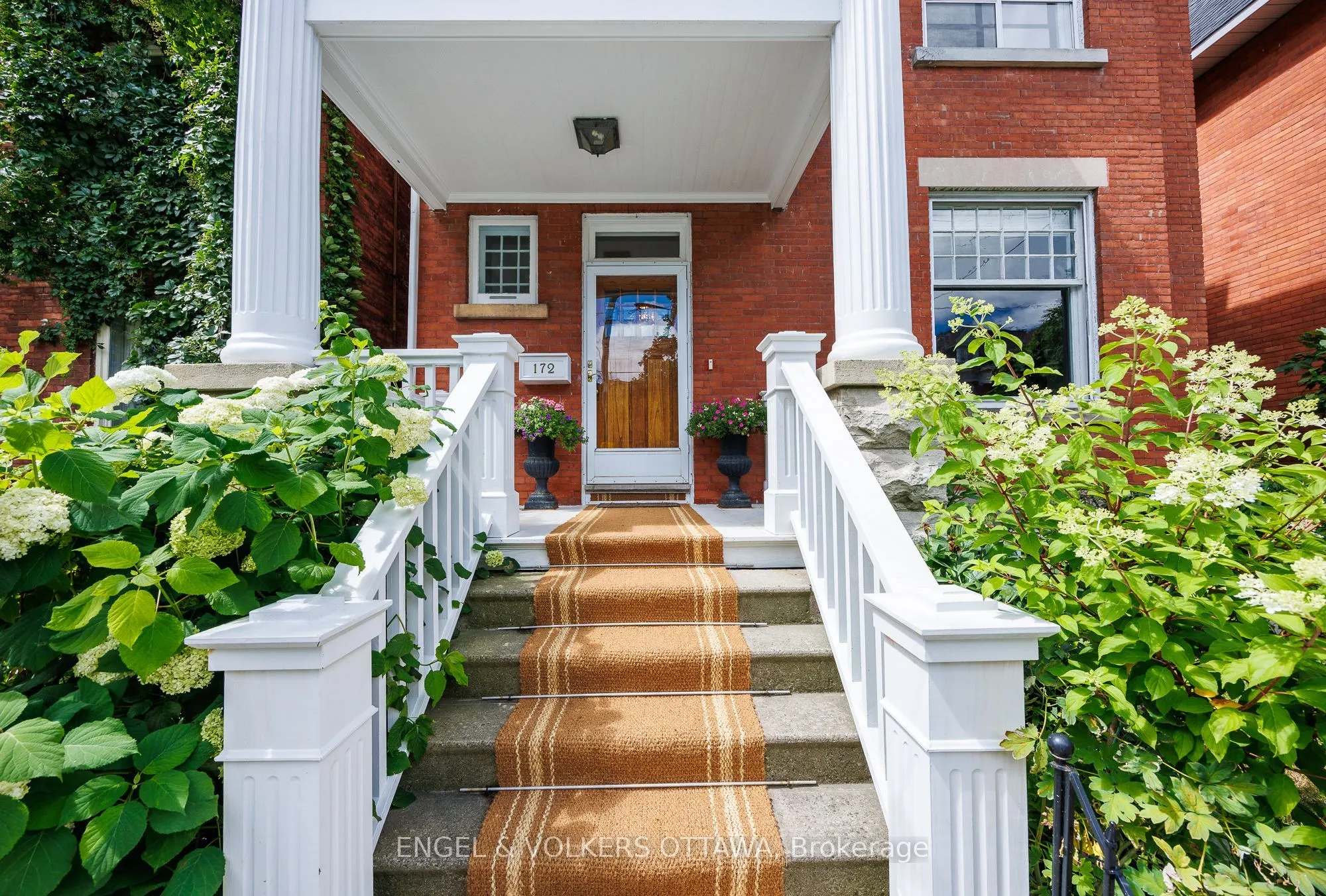 172 Cartier Street N