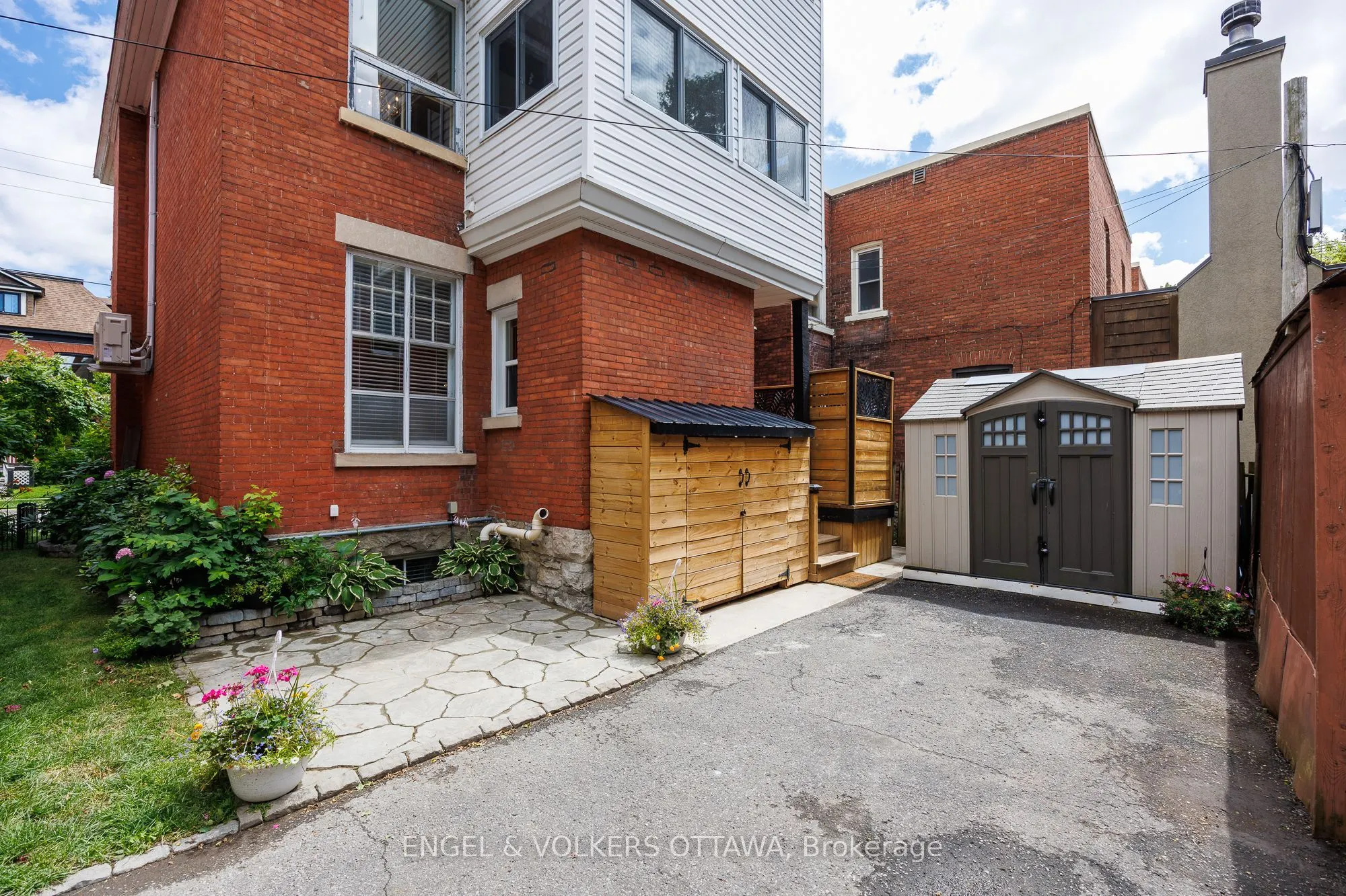 172 Cartier Street N