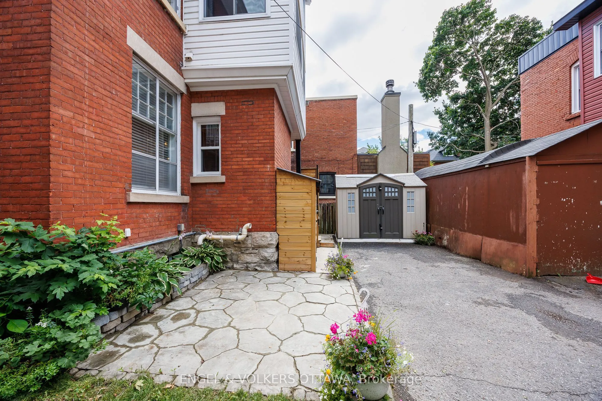 172 Cartier Street N