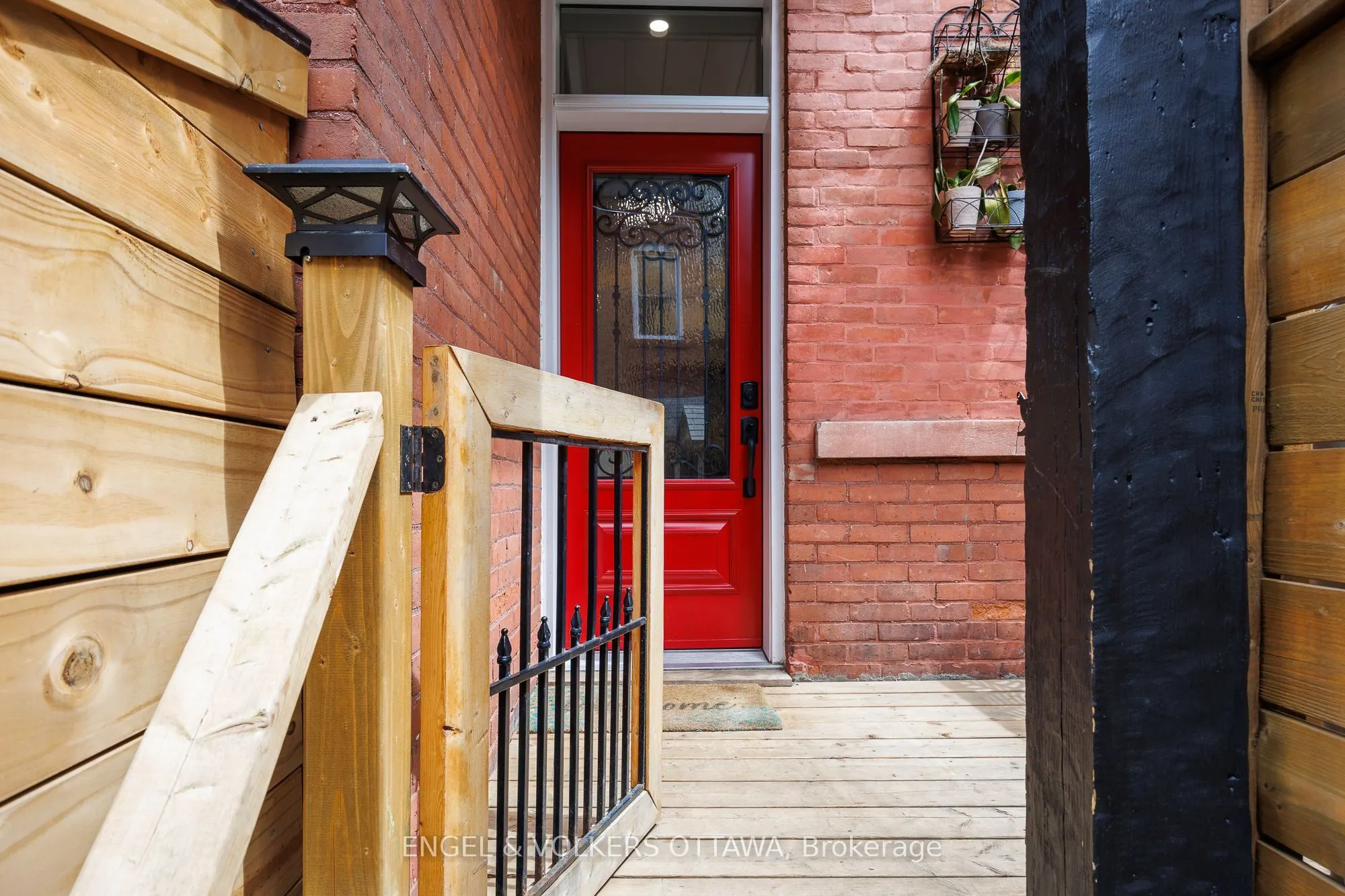 172 Cartier Street N