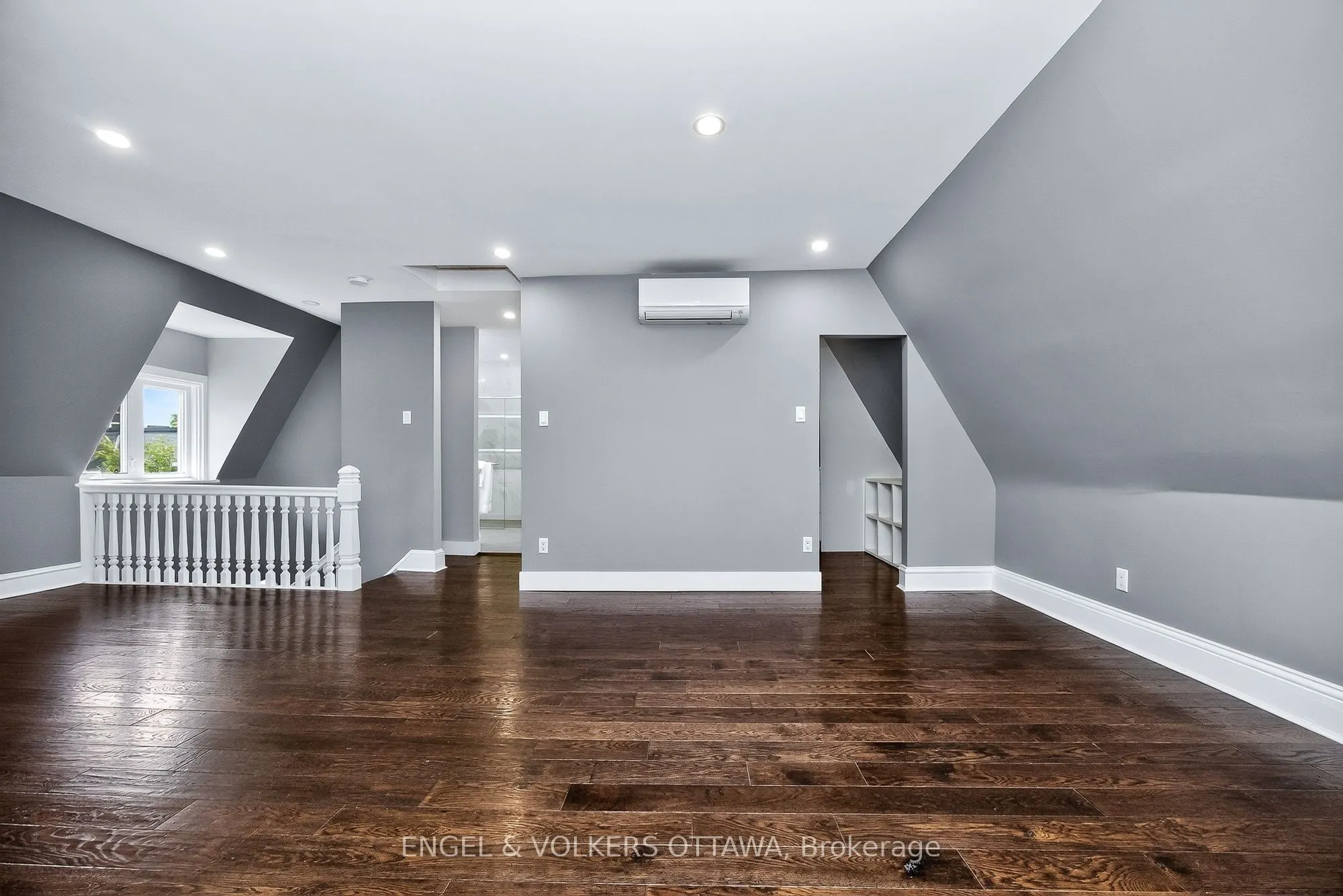 172 Cartier Street N