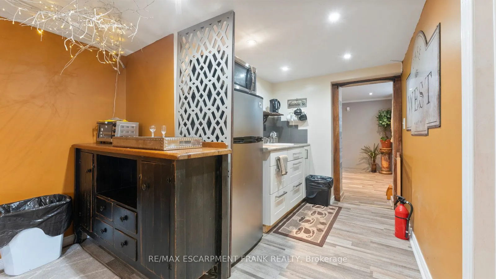 101 Lock Street E