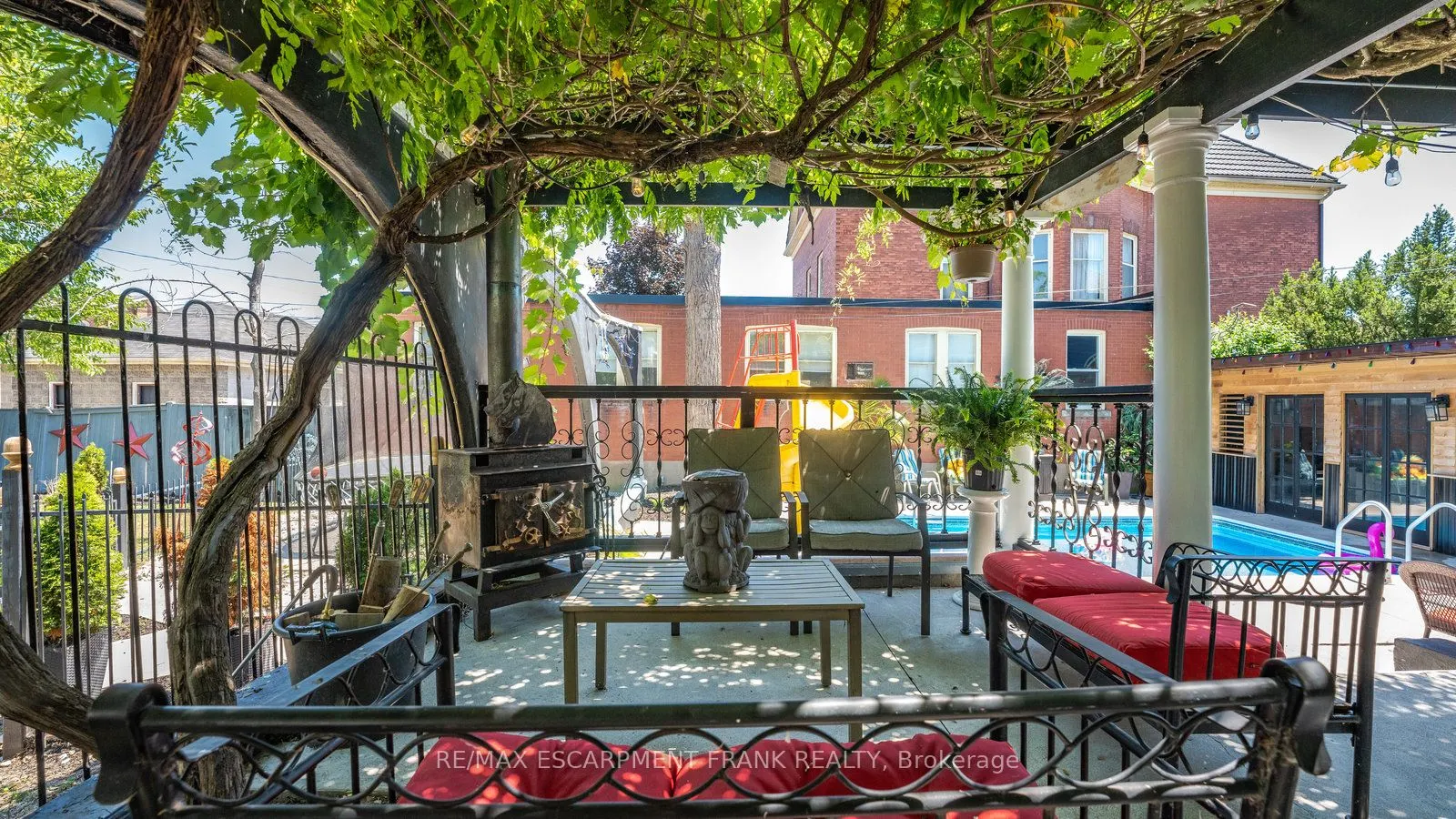 101 Lock Street E