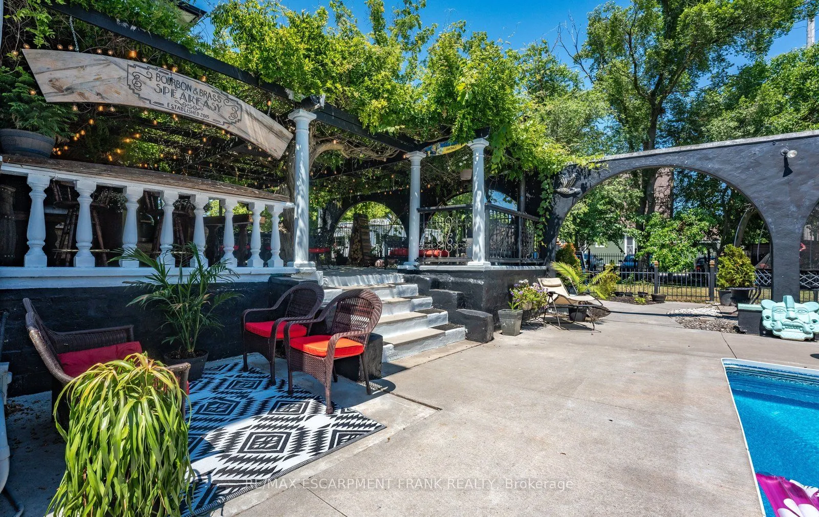 101 Lock Street E