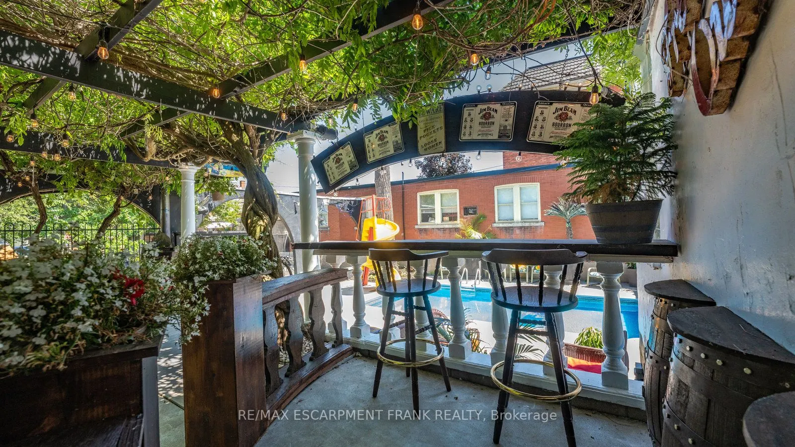 101 Lock Street E