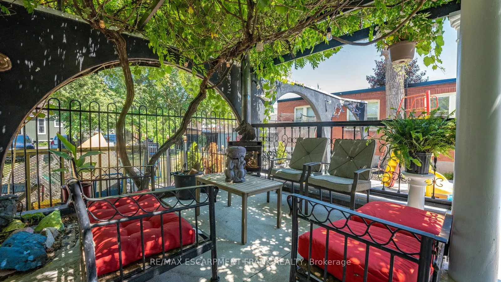 101 Lock Street E