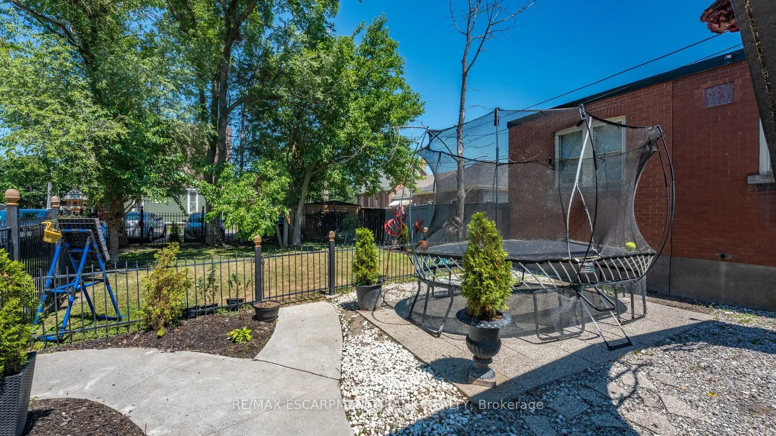 101 Lock Street E