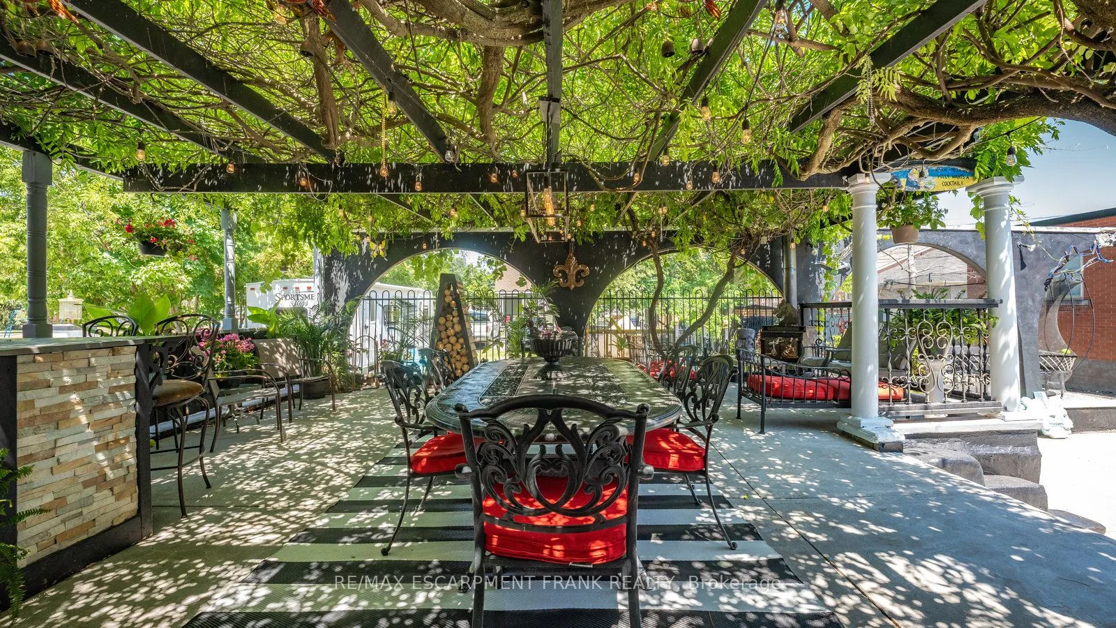101 Lock Street E
