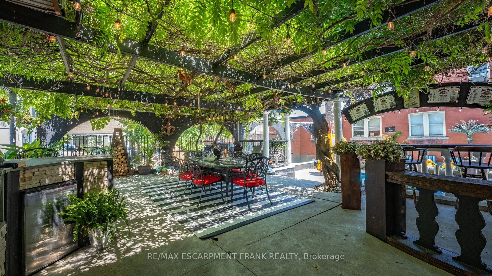 101 Lock Street E