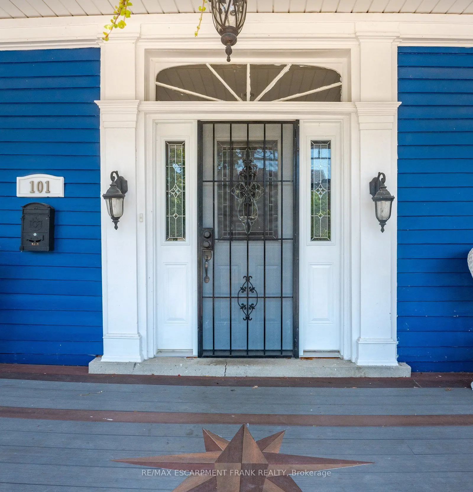 101 Lock Street E