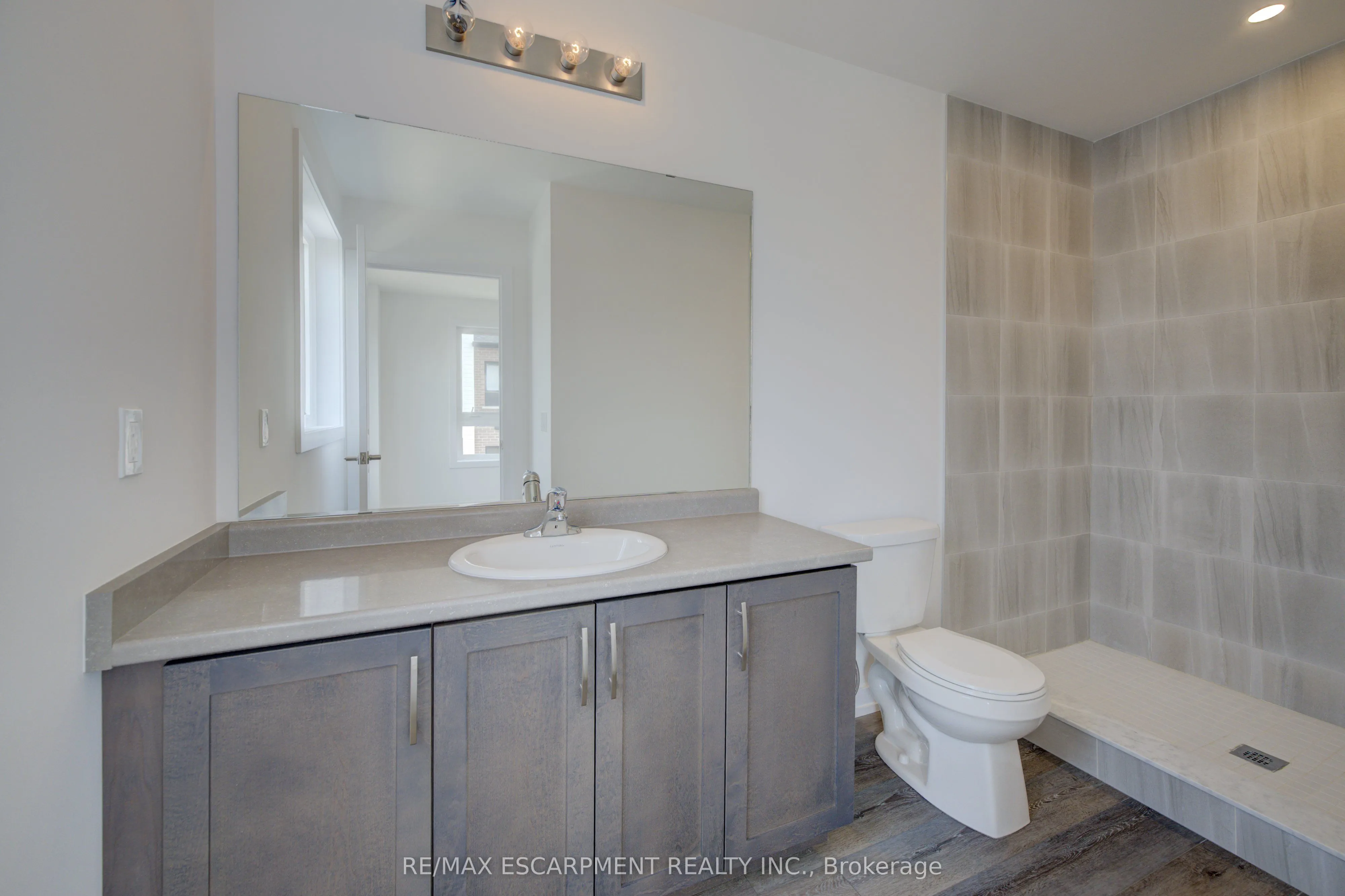 251 Burke Street, #195