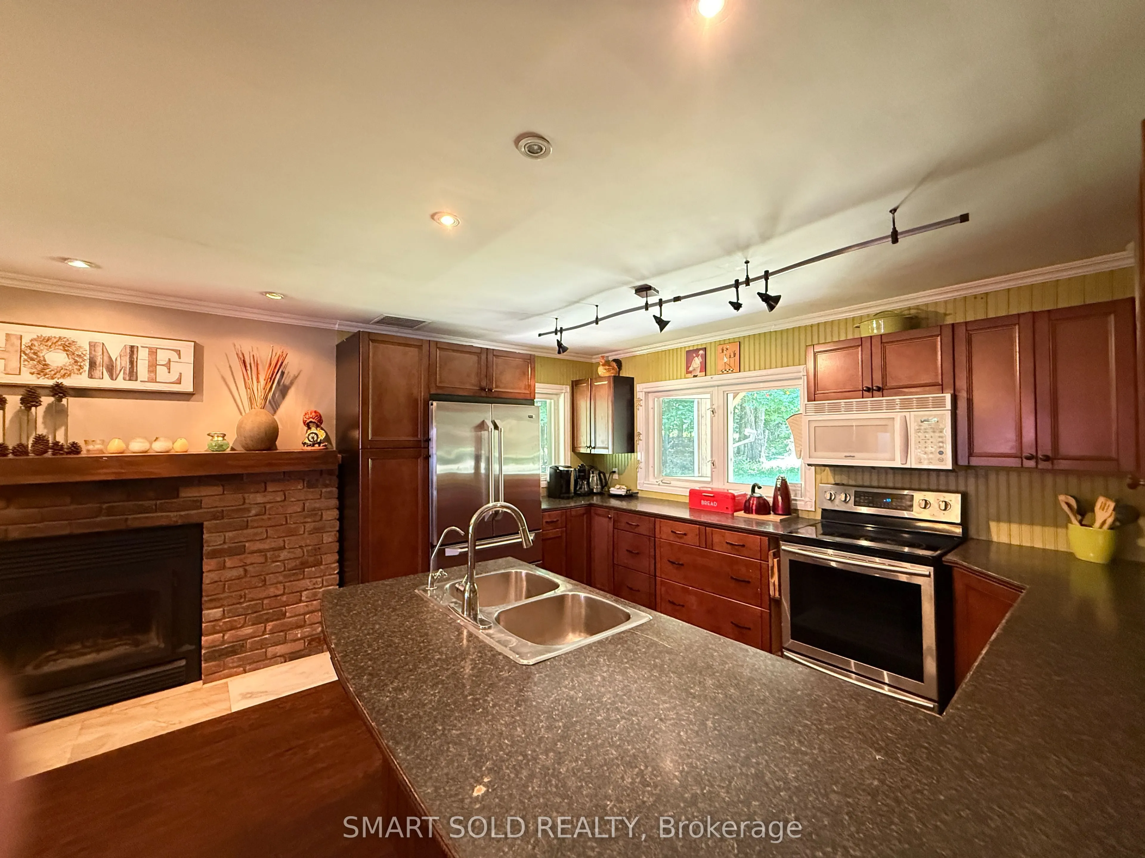 105 MUSKOKA GLENS COTTAGE Road