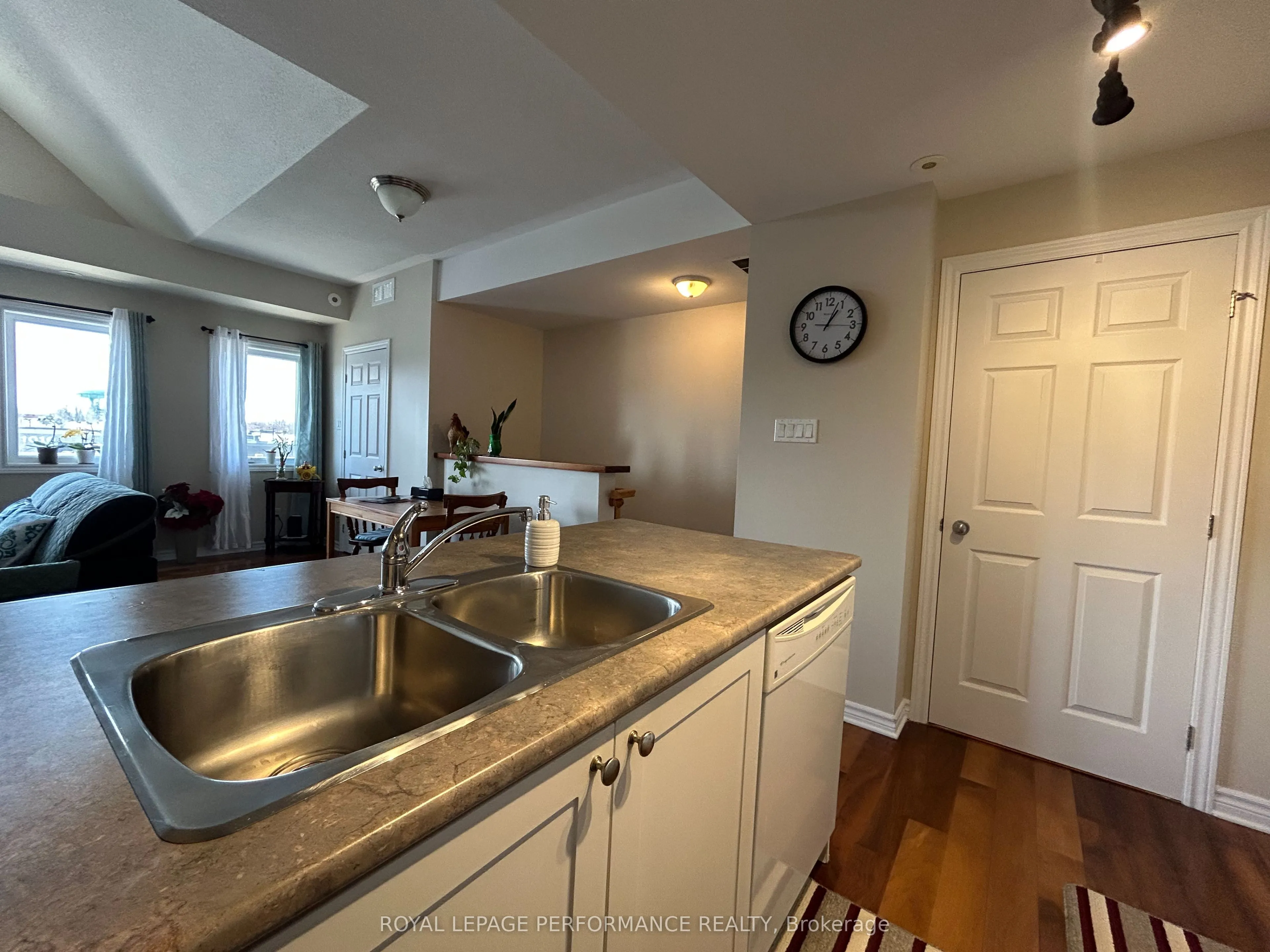 1101 Stittsville Main Street E, #L