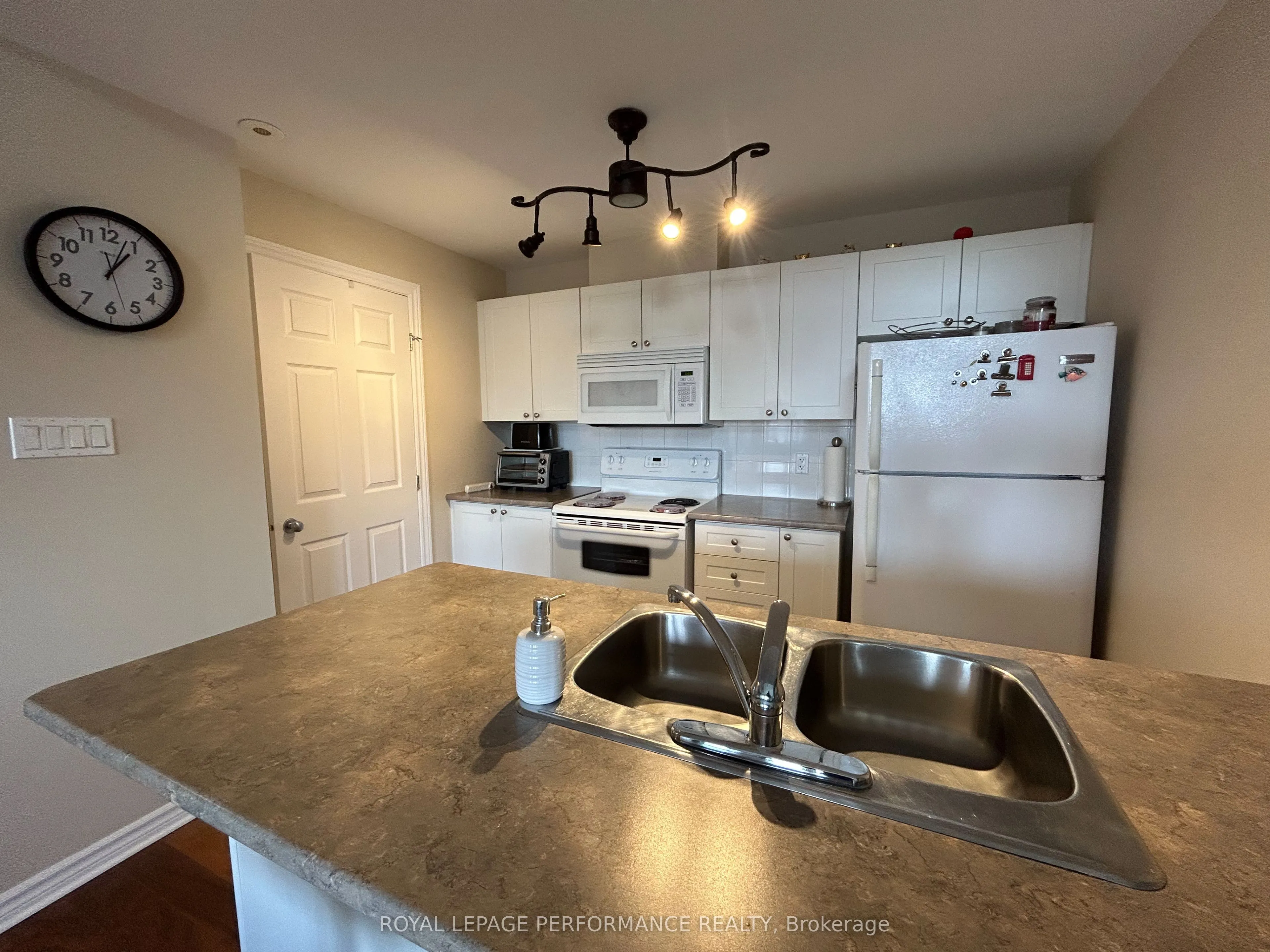 1101 Stittsville Main Street E, #L