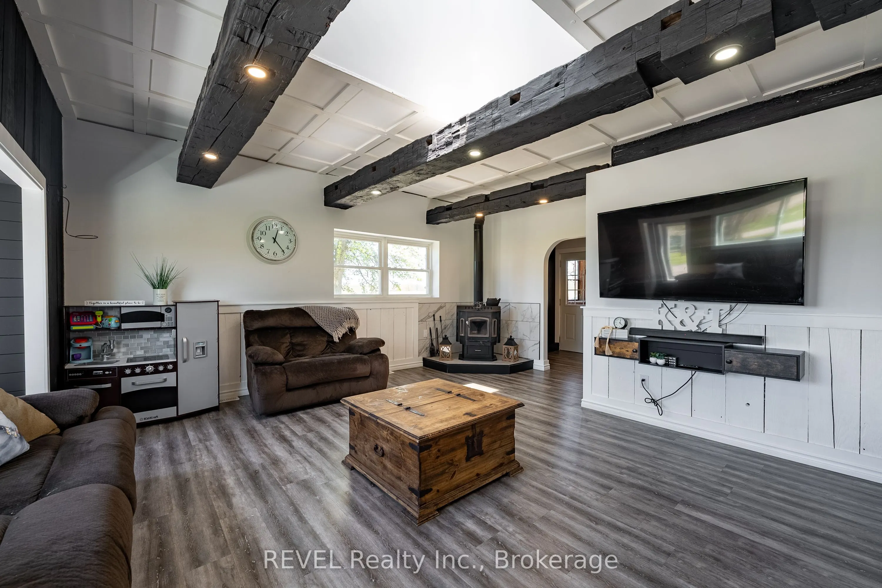 350 Kemp Road W