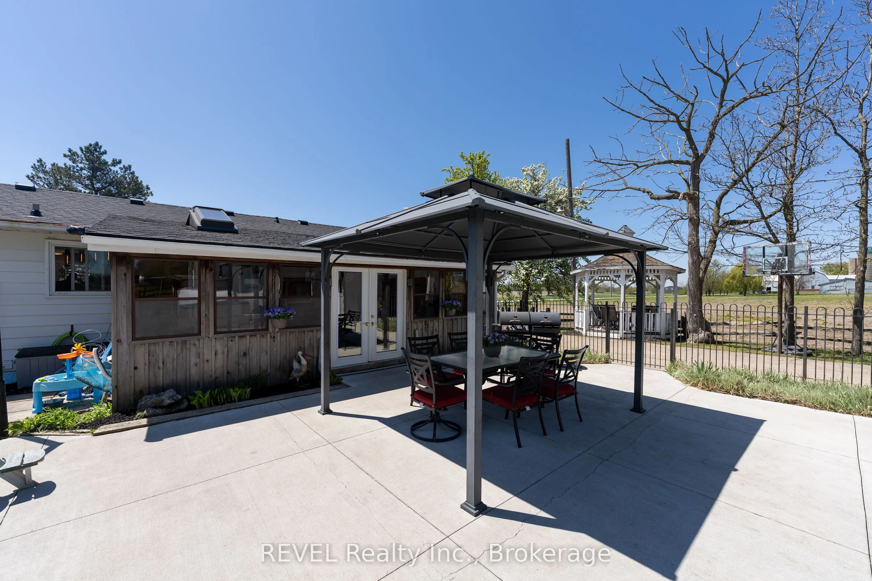 350 Kemp Road W