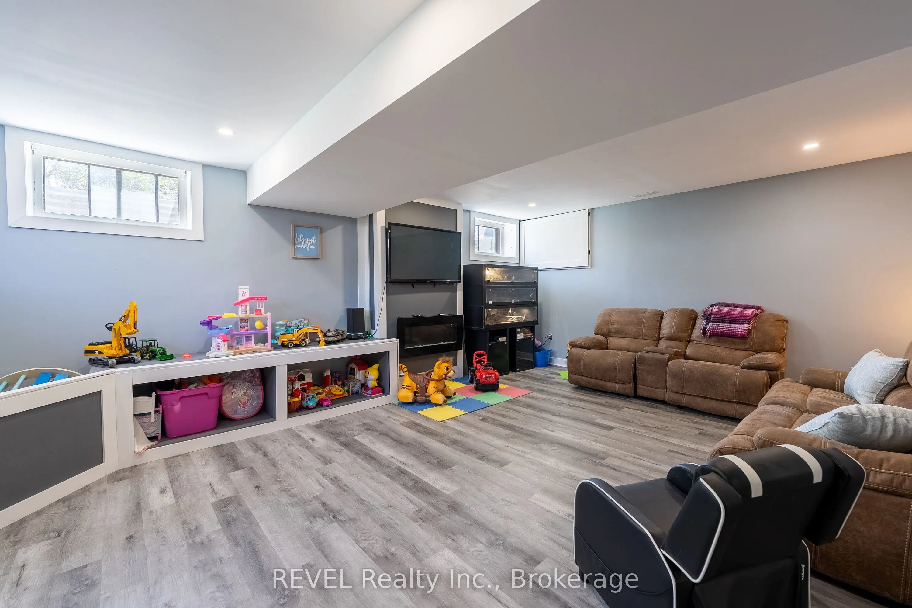 350 Kemp Road W