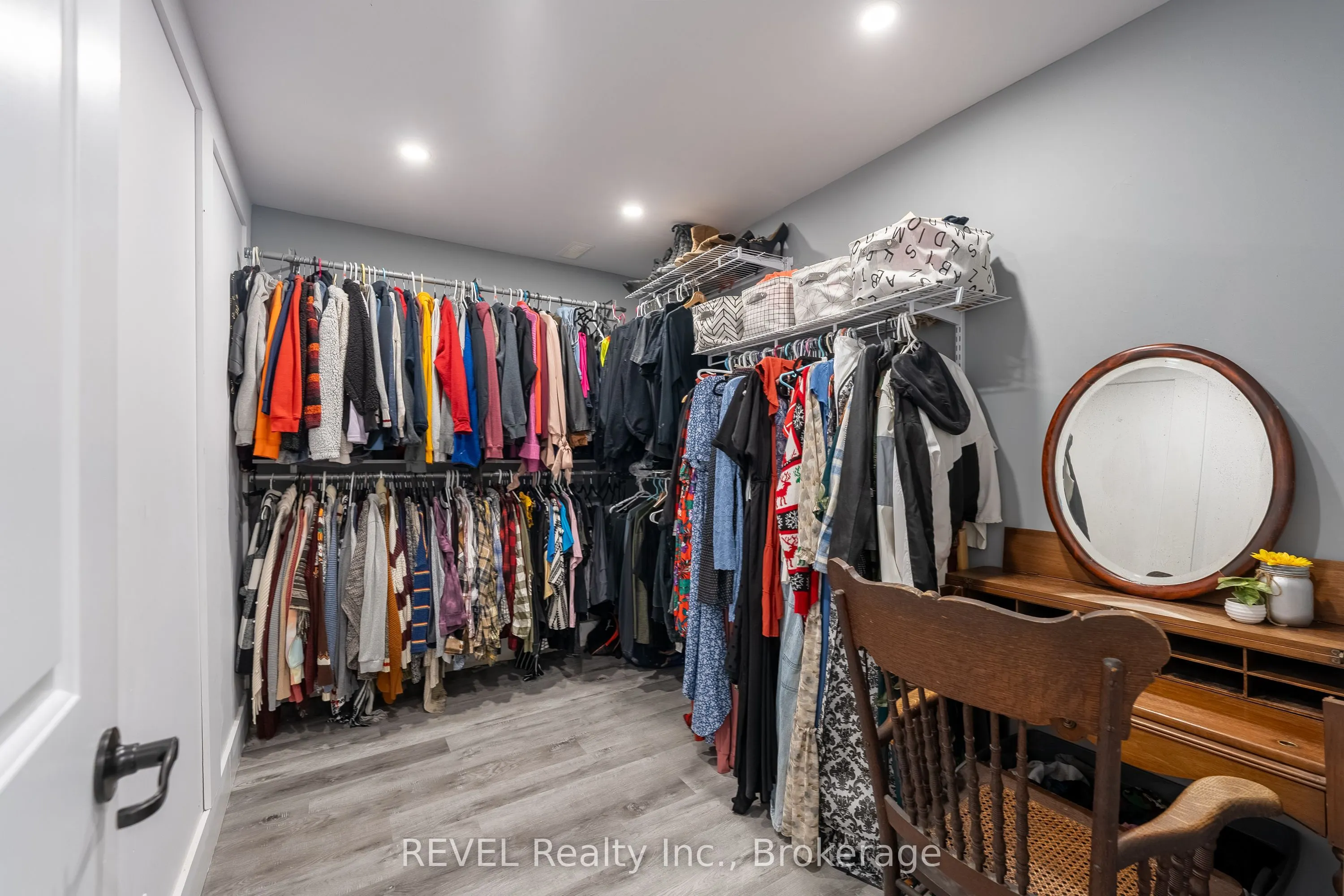 350 Kemp Road W