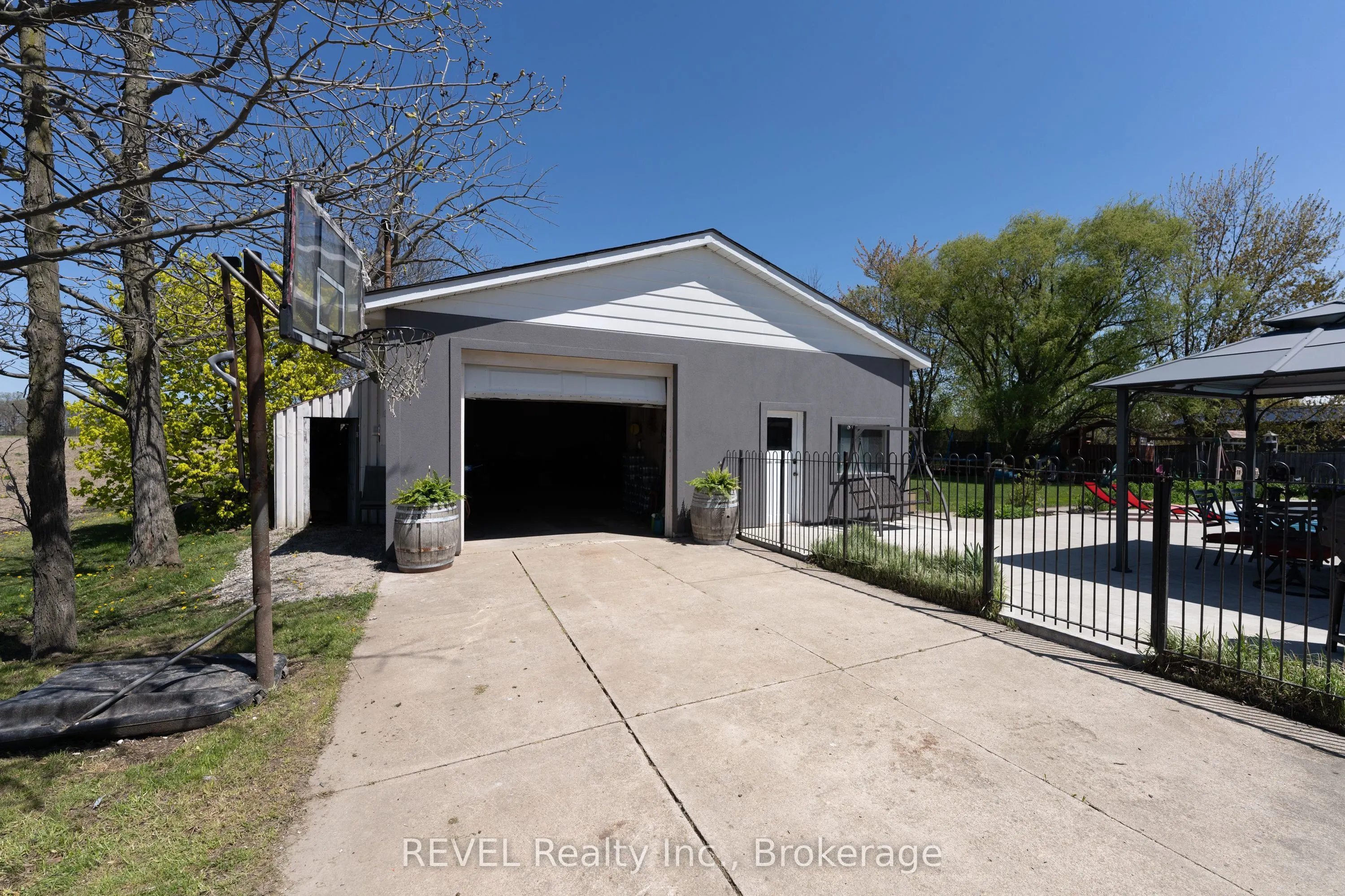 350 Kemp Road W