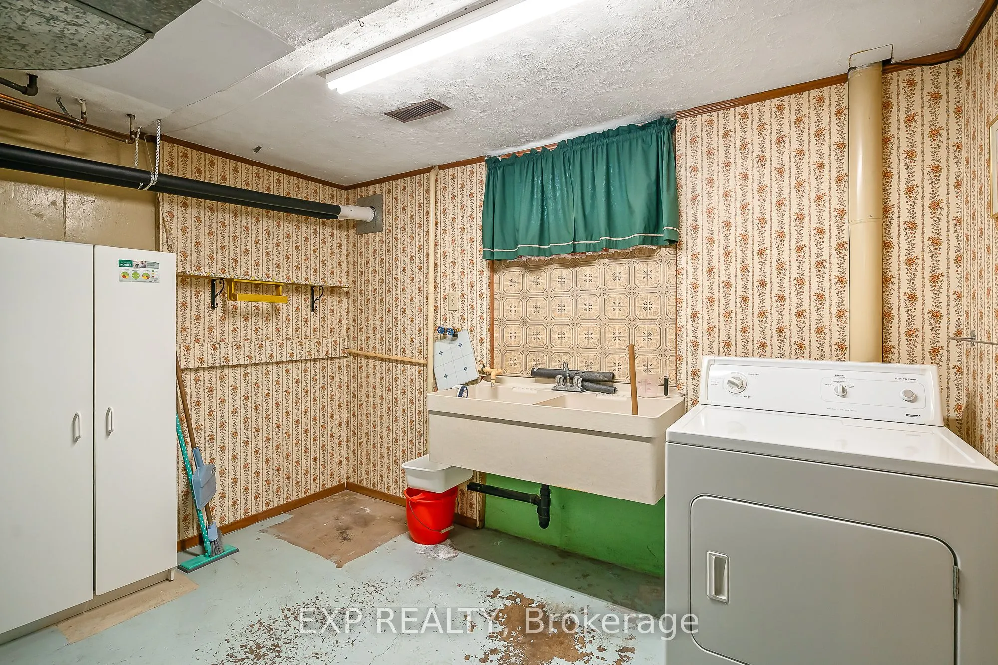 70 Radford Avenue