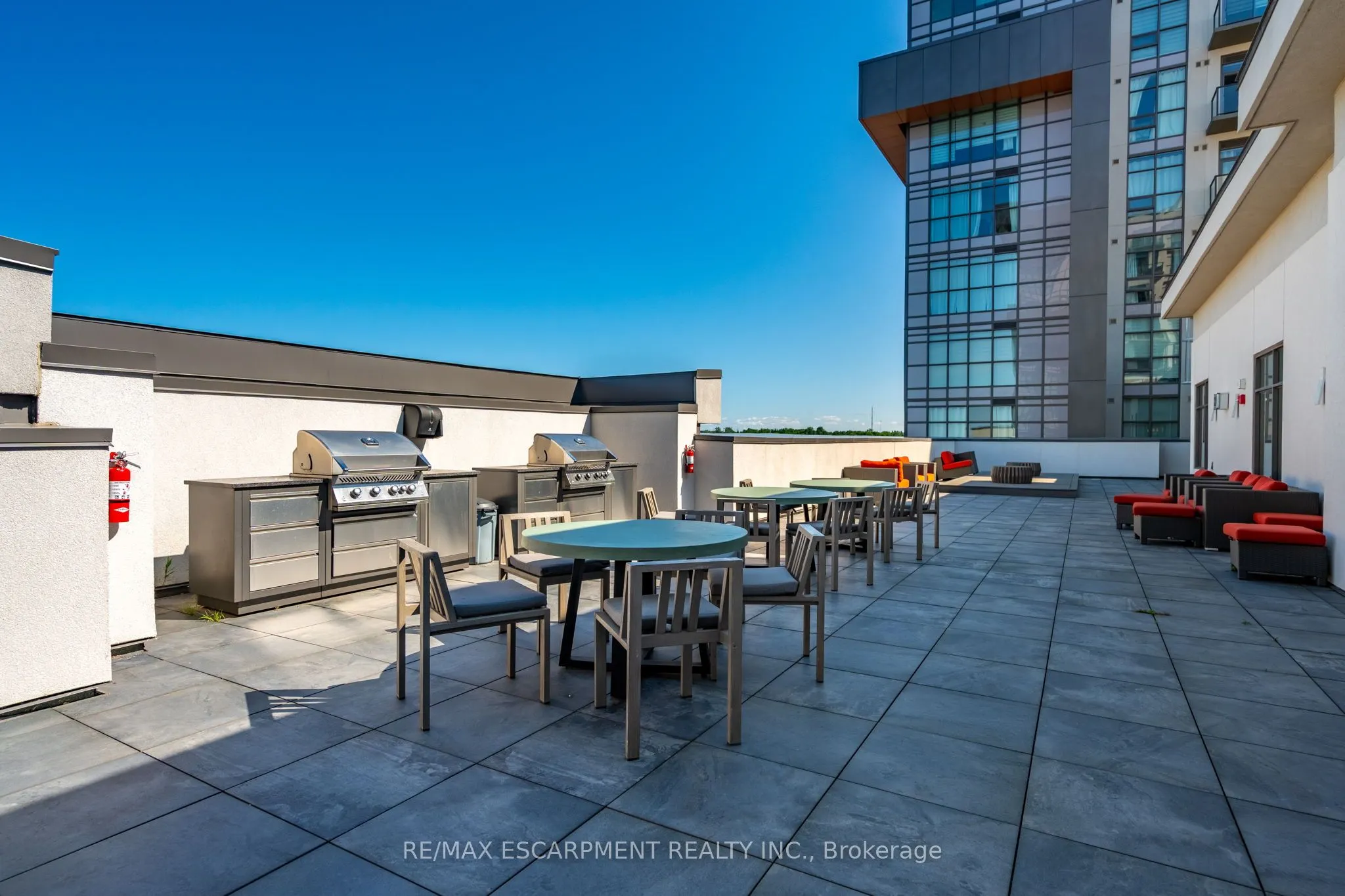 450 Dundas Street E, #1111