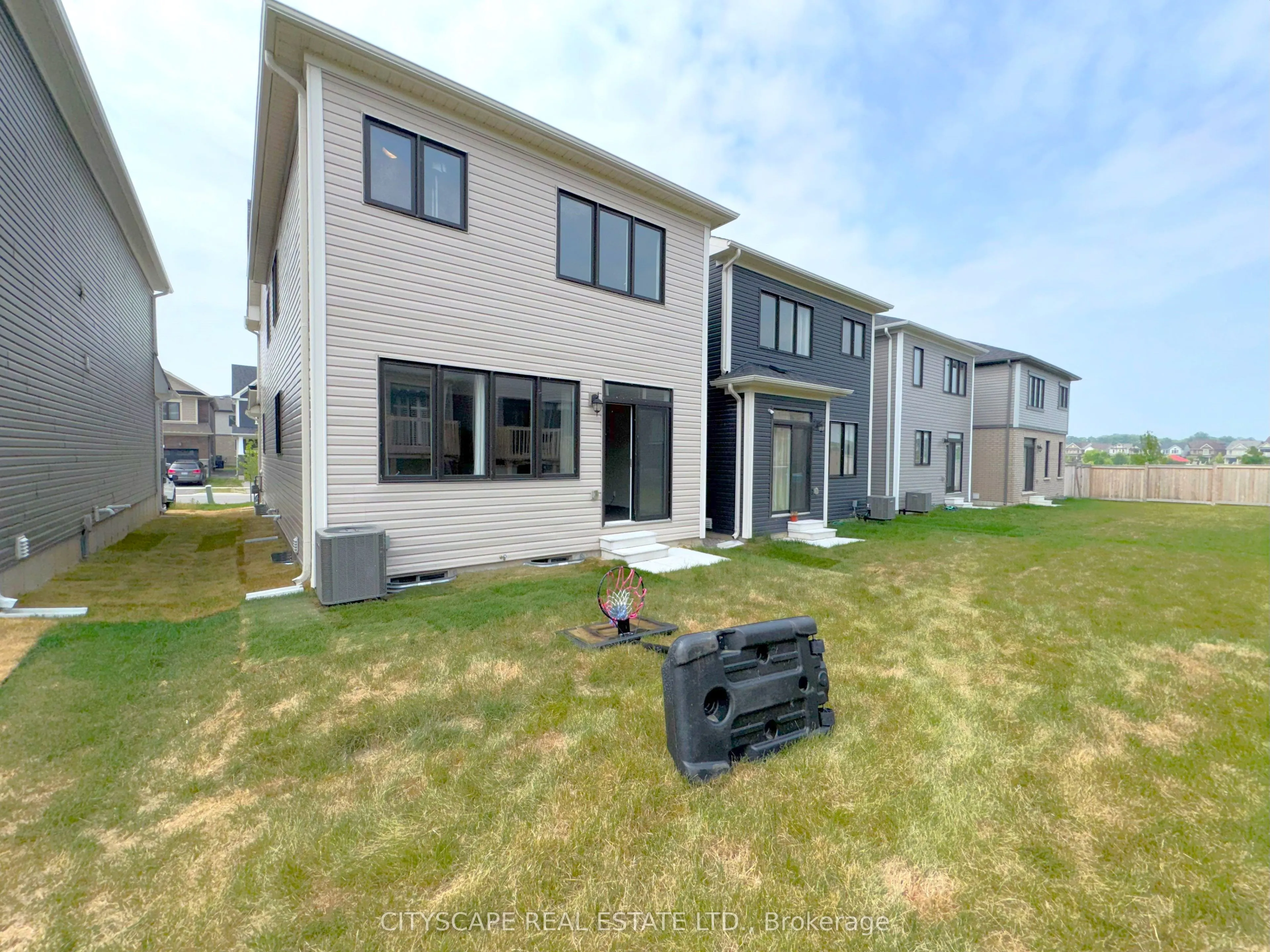 33 Basswood Crescent