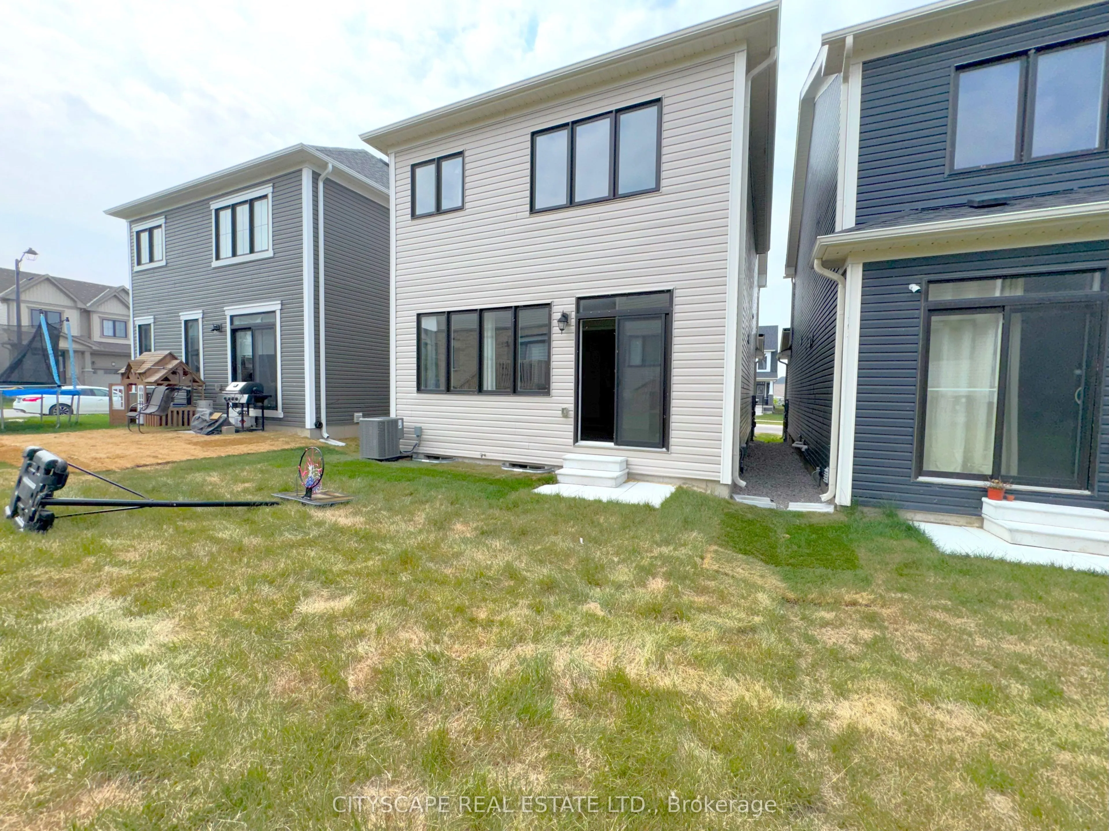 33 Basswood Crescent