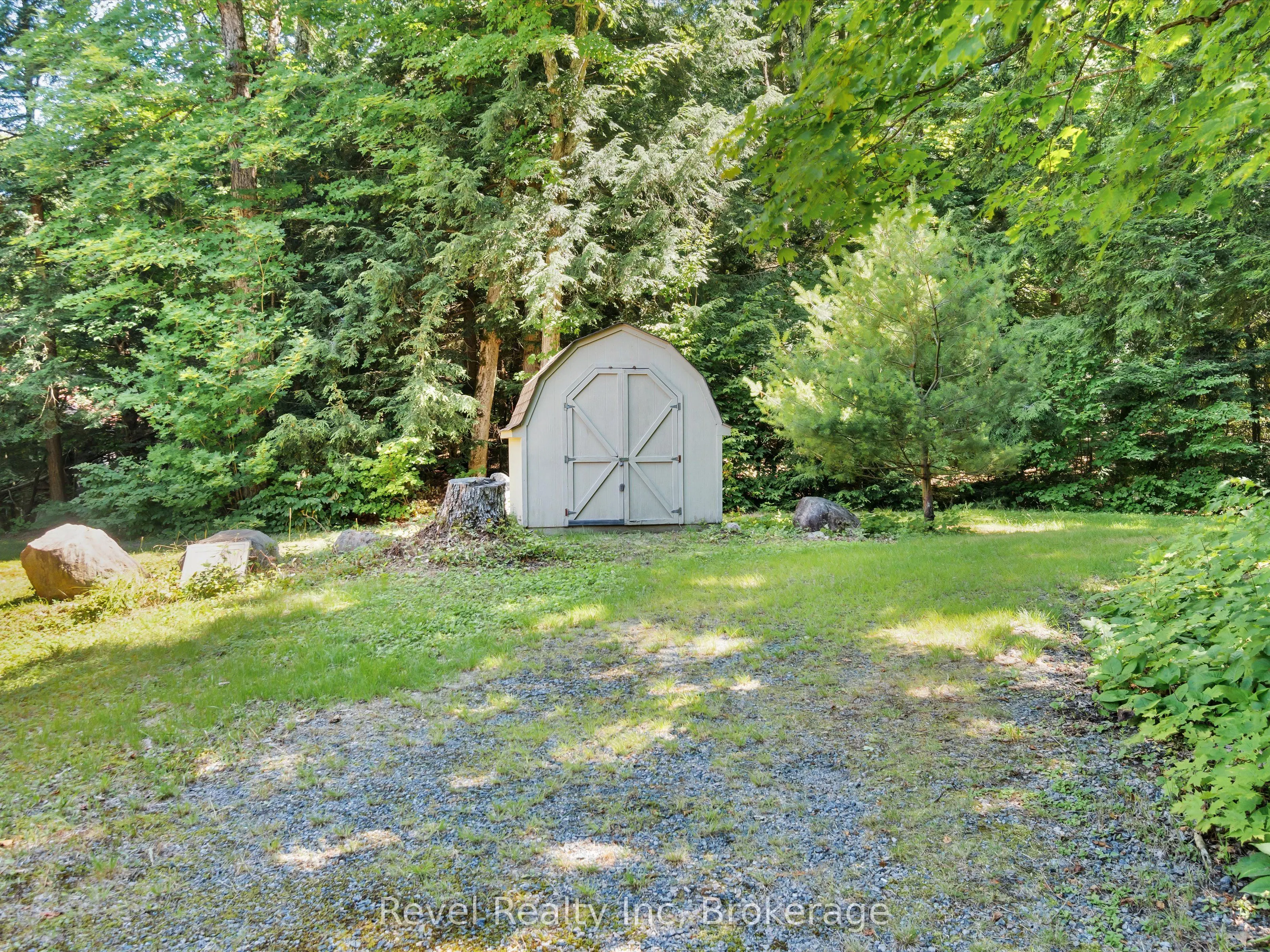 1022 Bird Lake Crescent