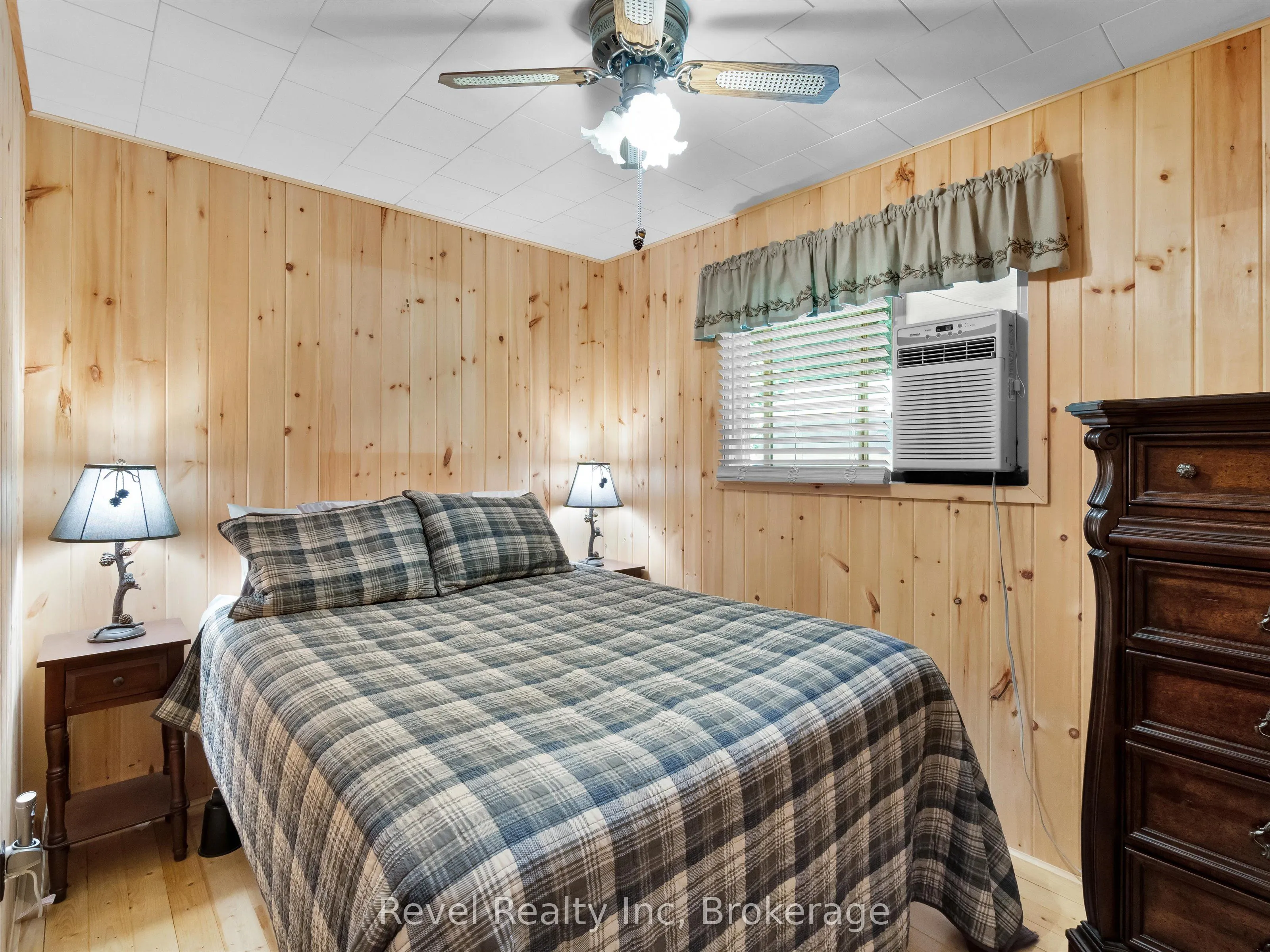 1022 Bird Lake Crescent