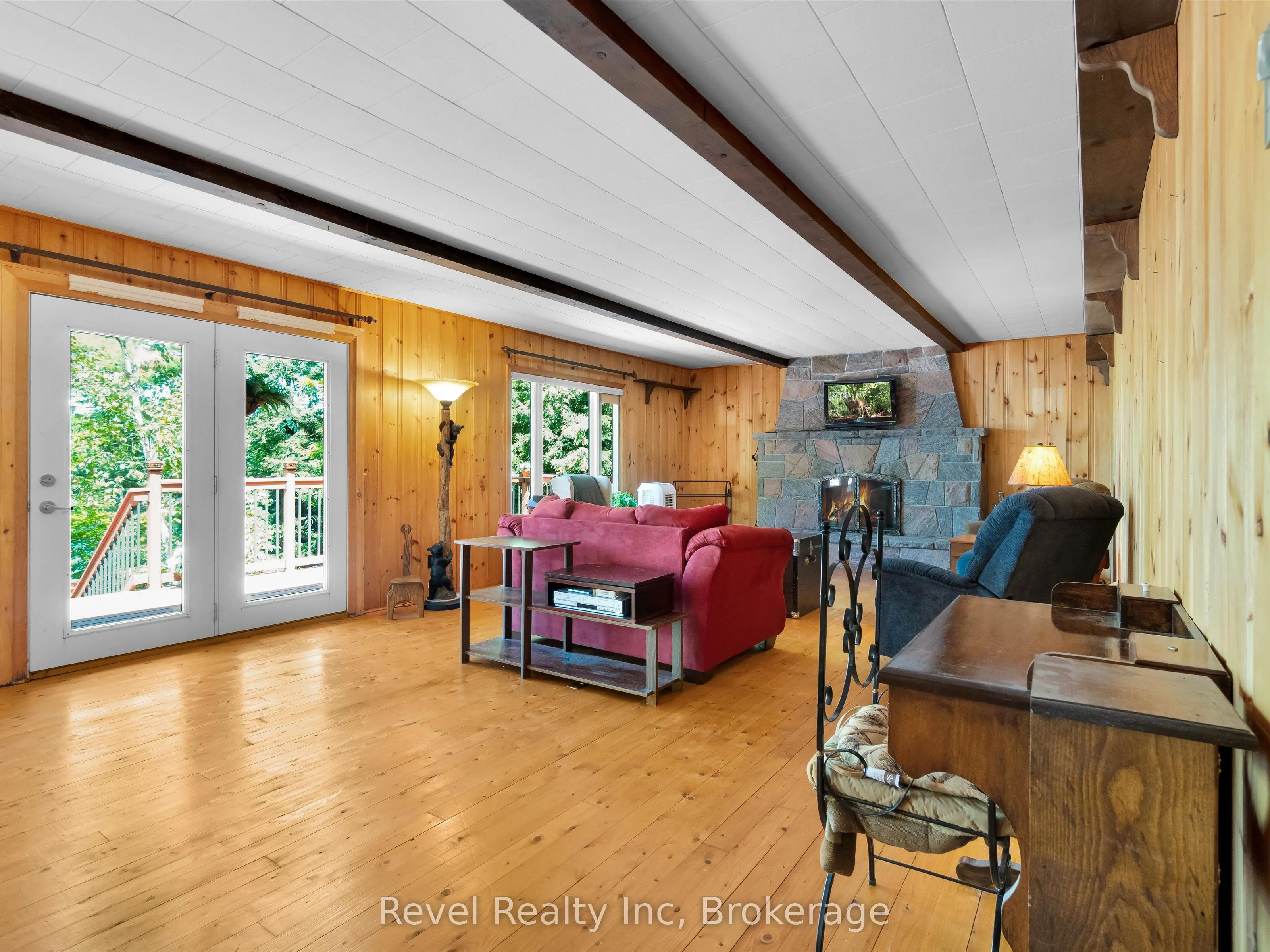 1022 Bird Lake Crescent