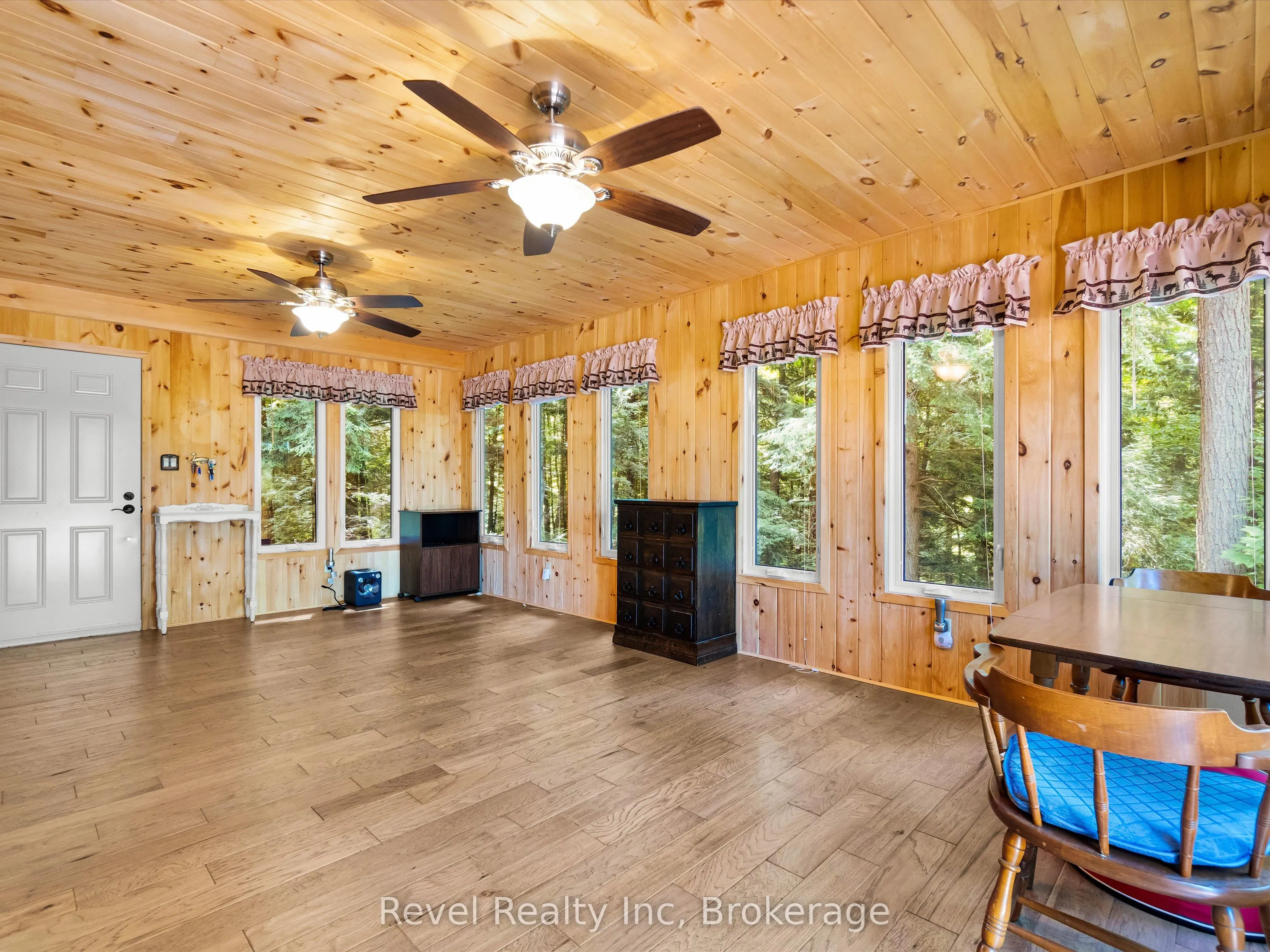 1022 Bird Lake Crescent