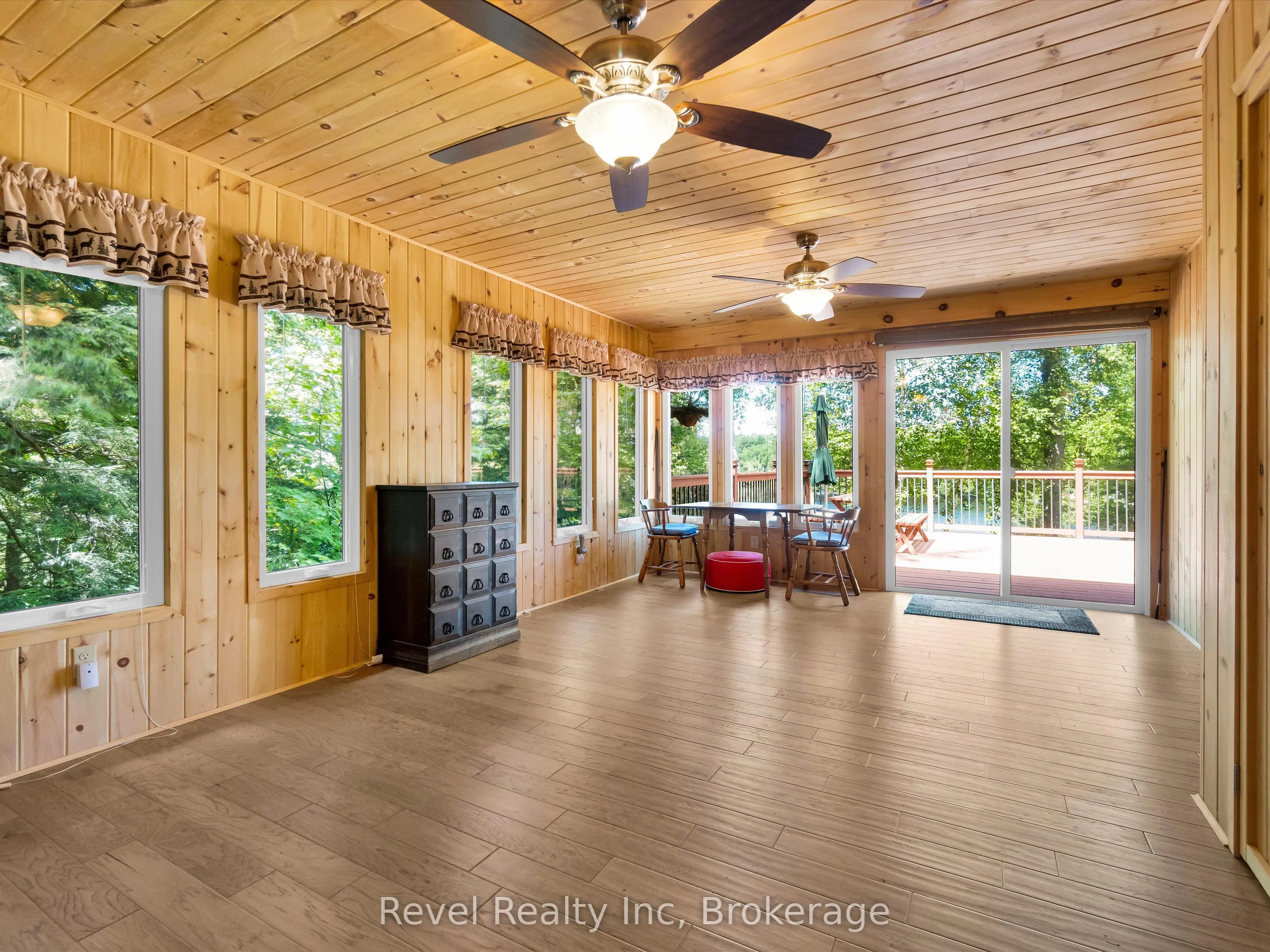 1022 Bird Lake Crescent