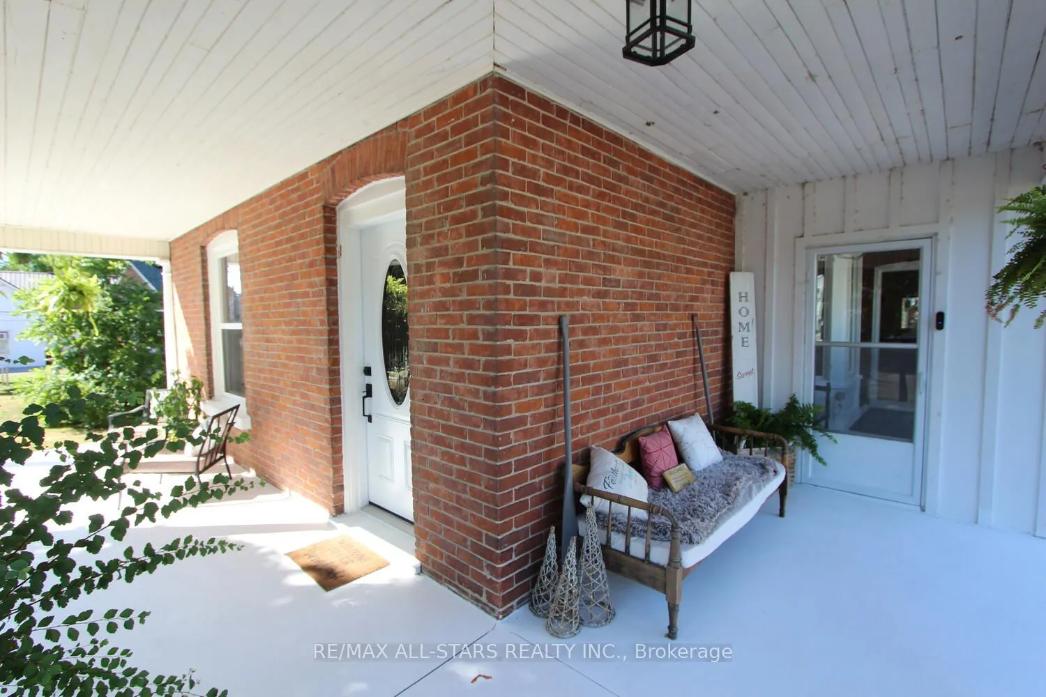 21 Francis Street E
