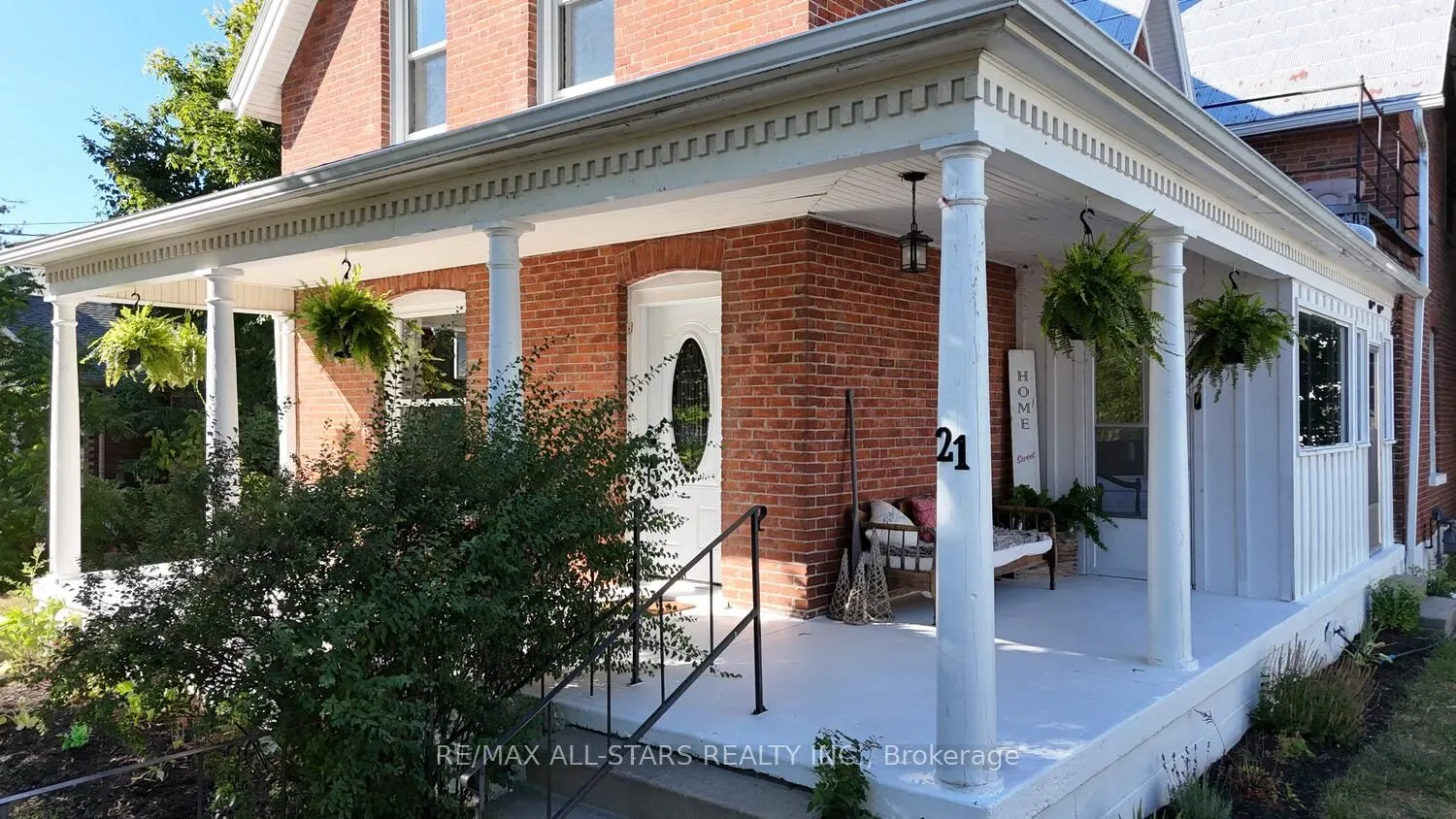 21 Francis Street E