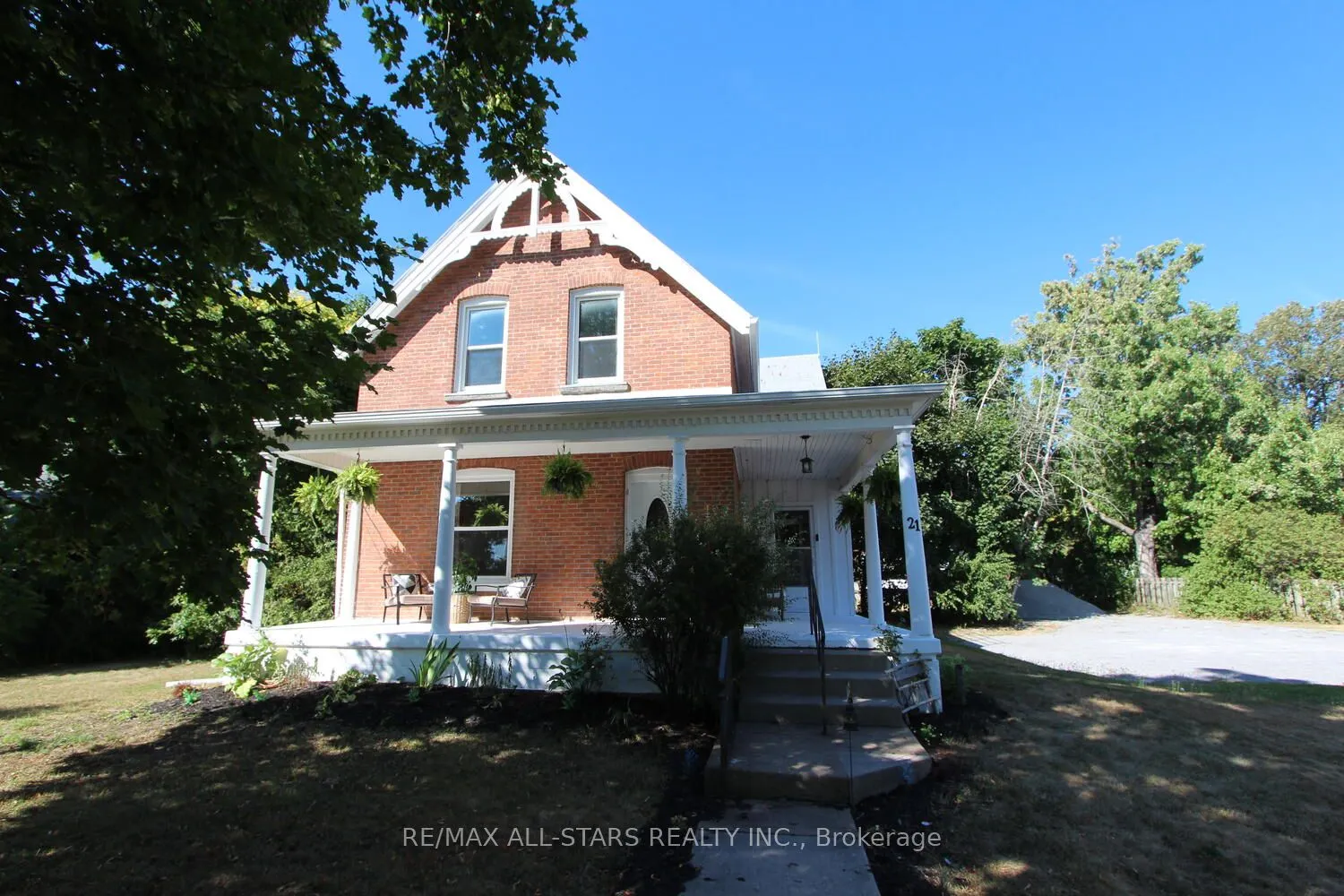 21 Francis Street E