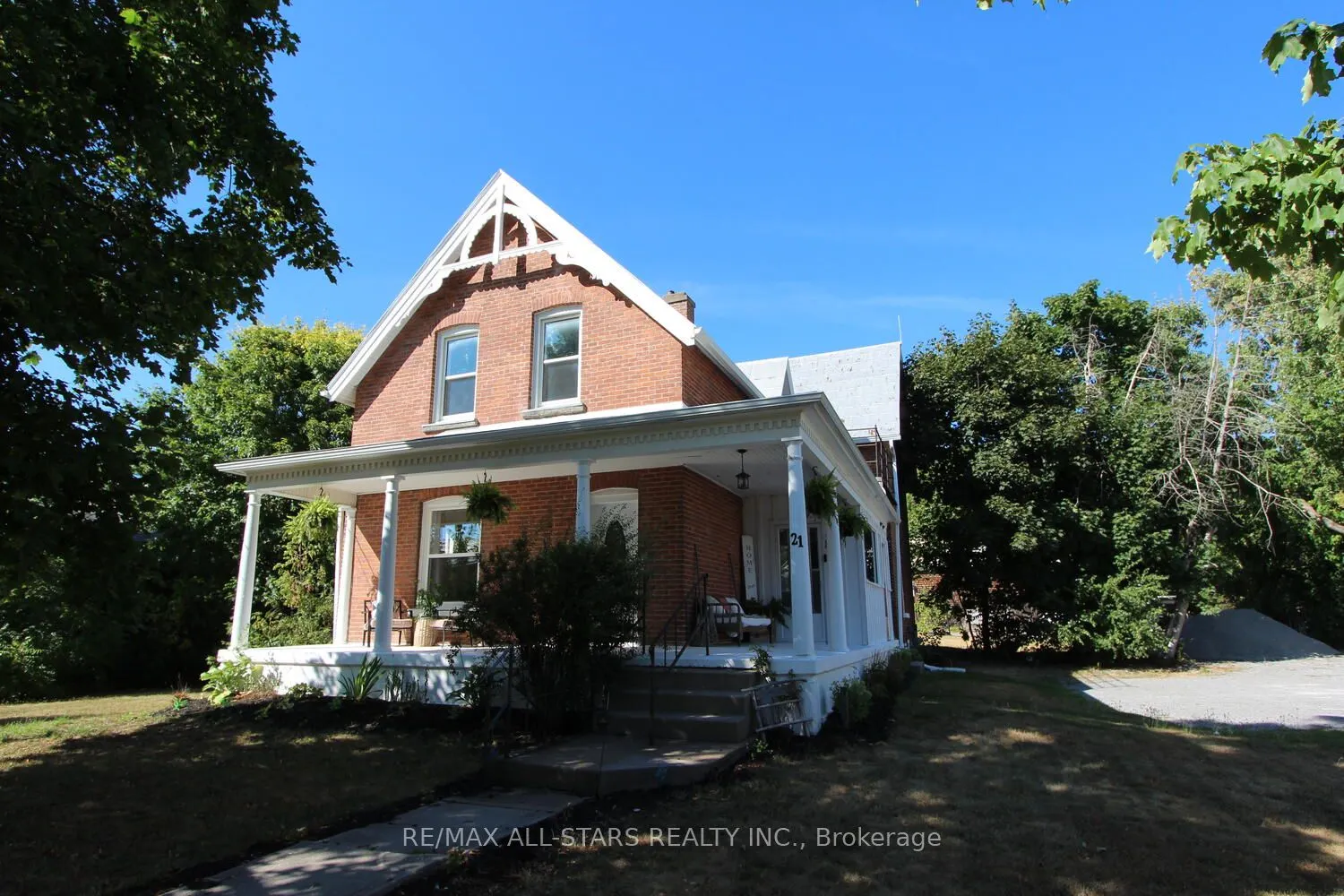 21 Francis Street E