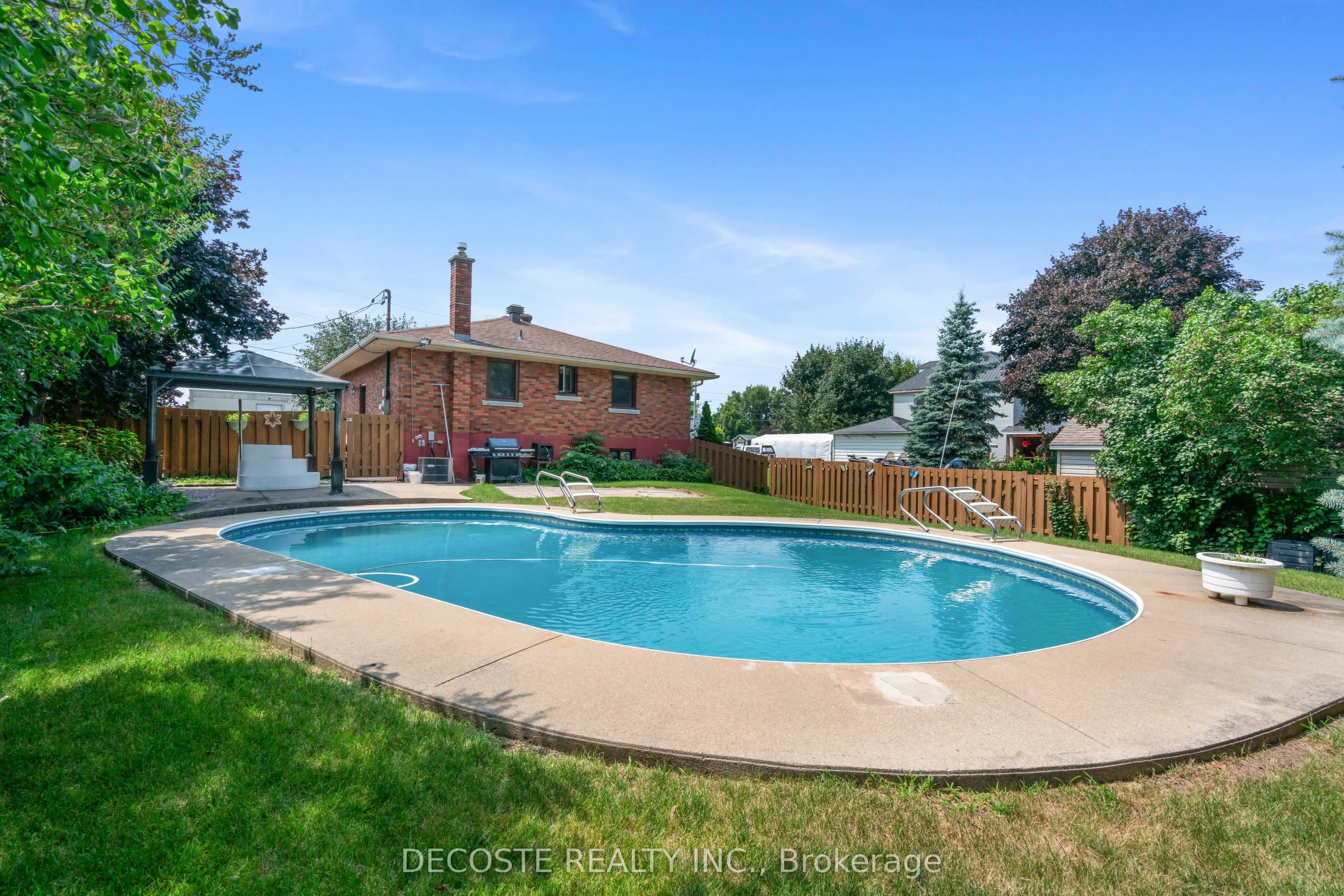 205 Dominion Street N