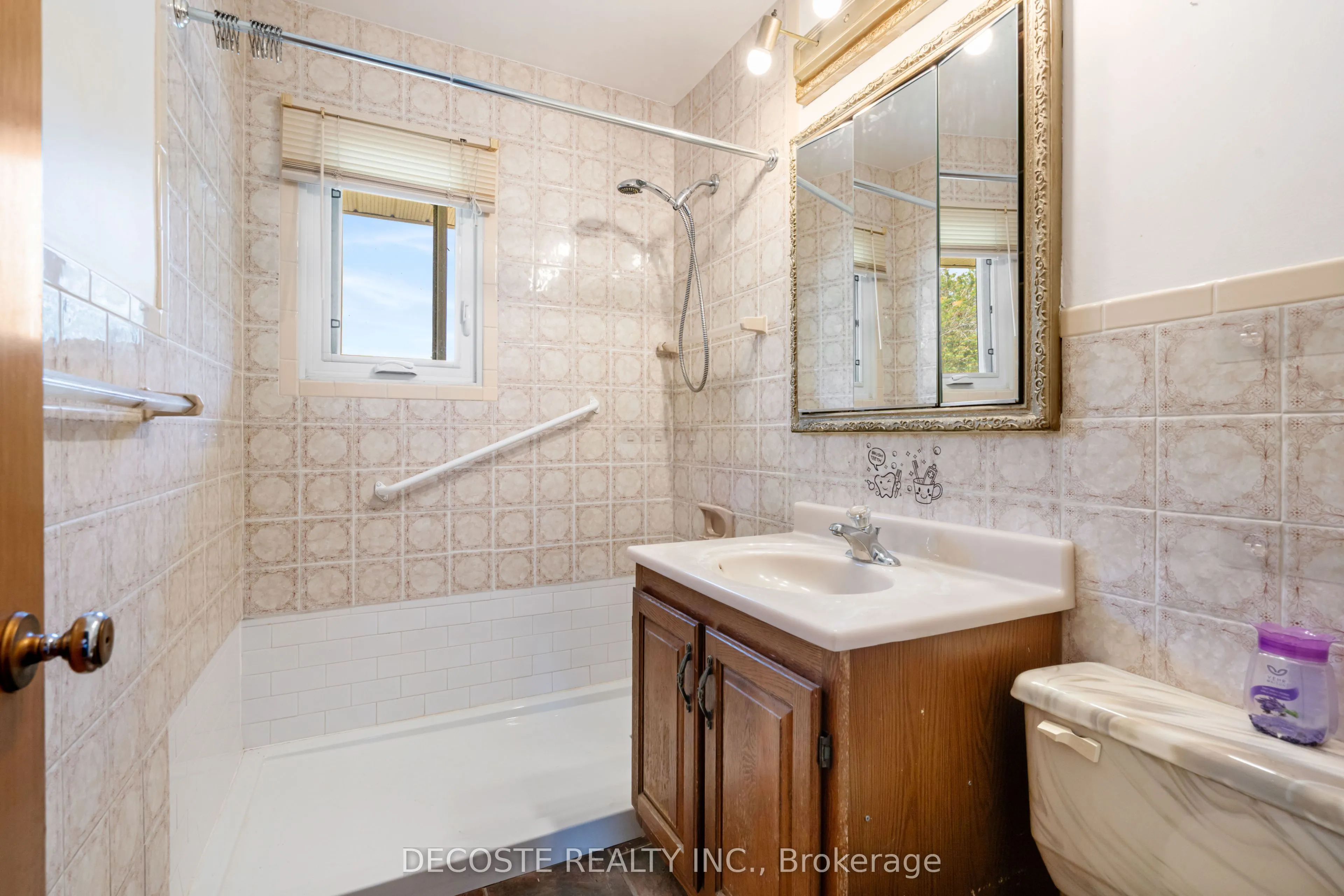 205 Dominion Street N