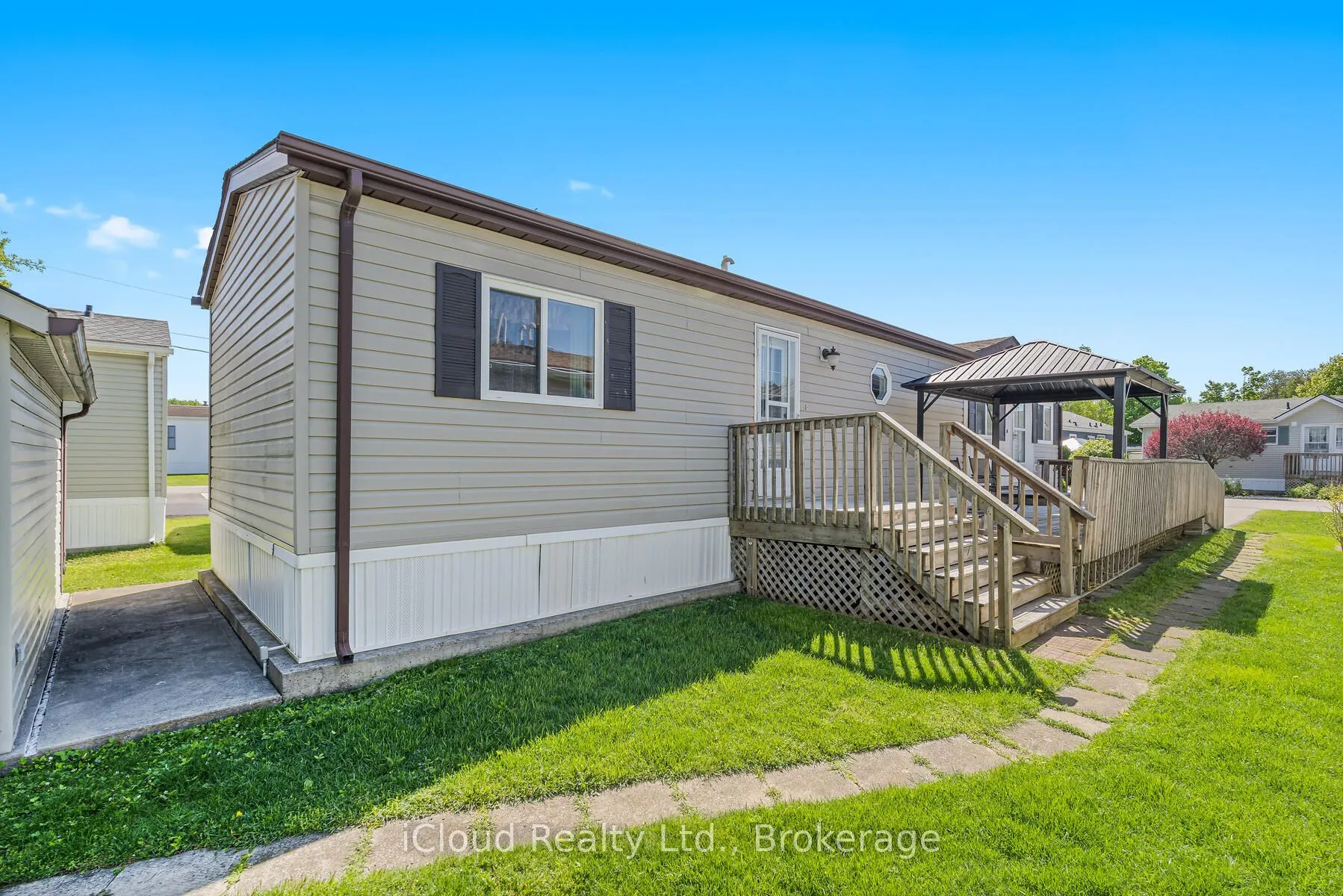 2 Trillium Beach Drive