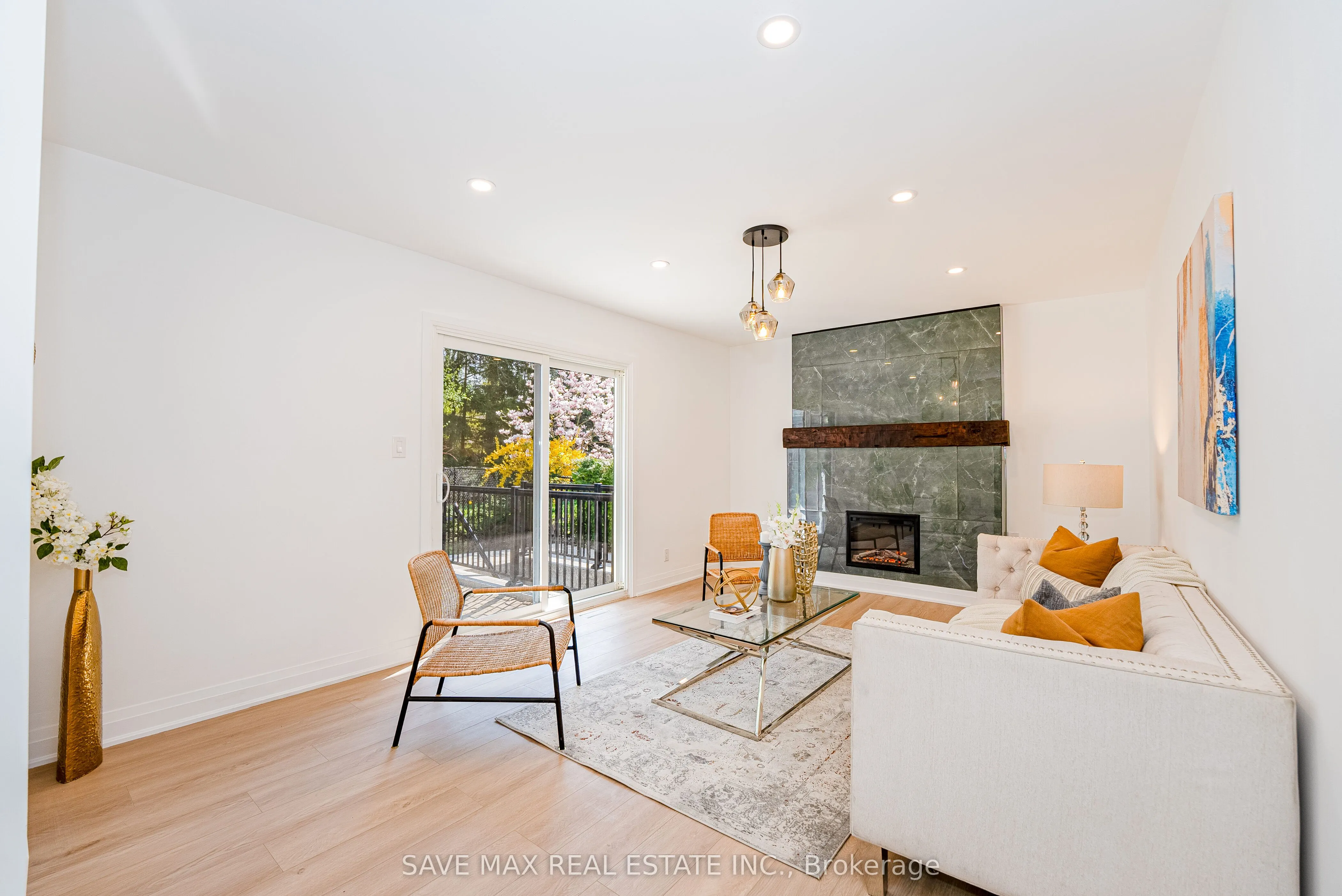 281 PARKMOUNT Drive