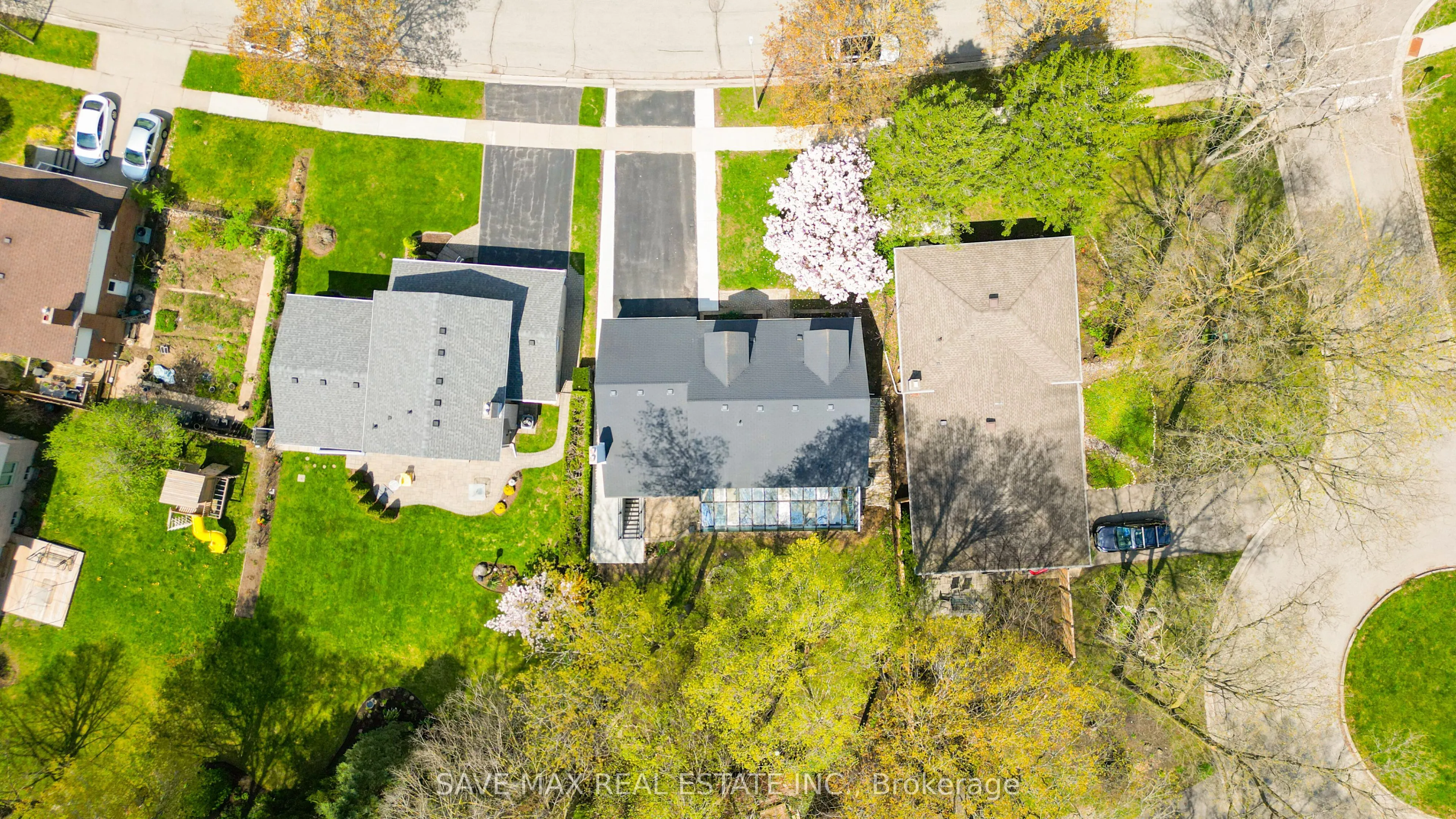 281 PARKMOUNT Drive