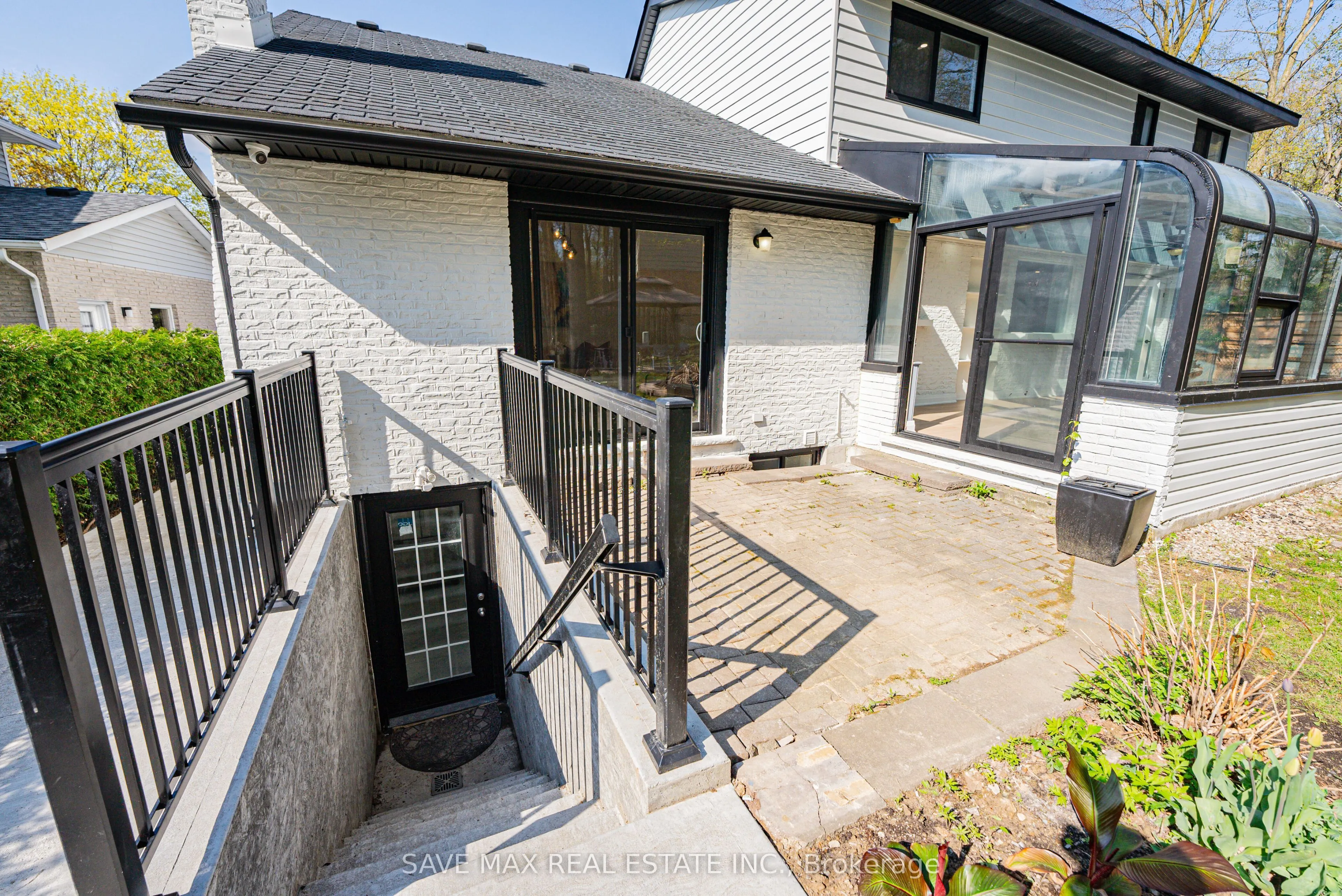 281 PARKMOUNT Drive