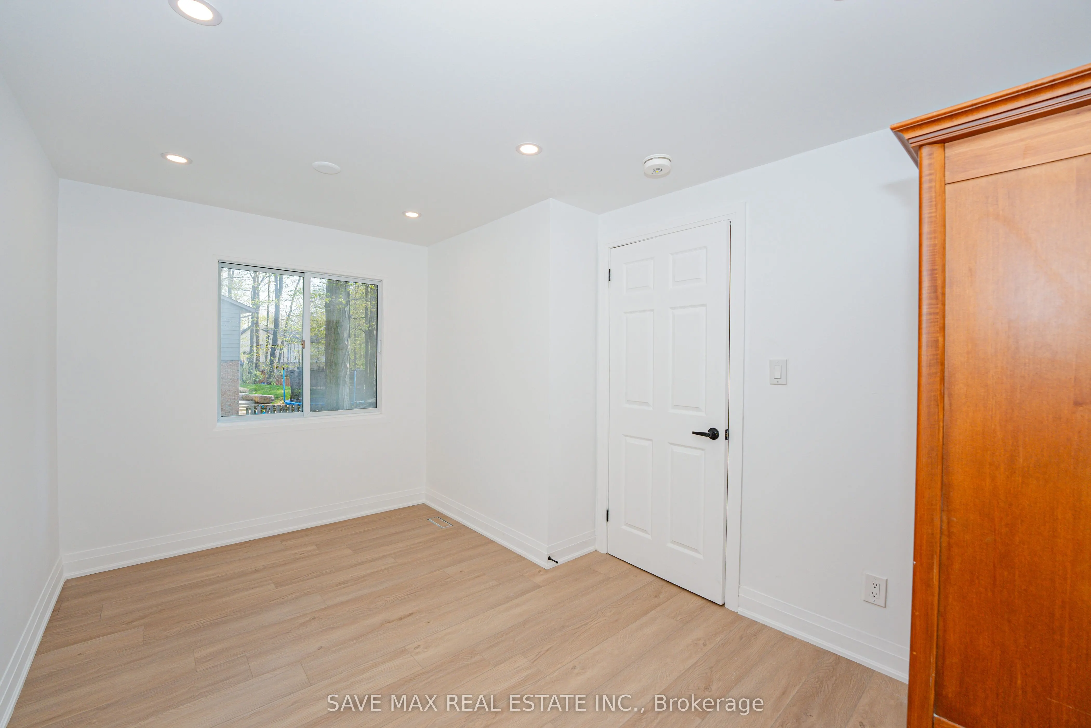 281 PARKMOUNT Drive