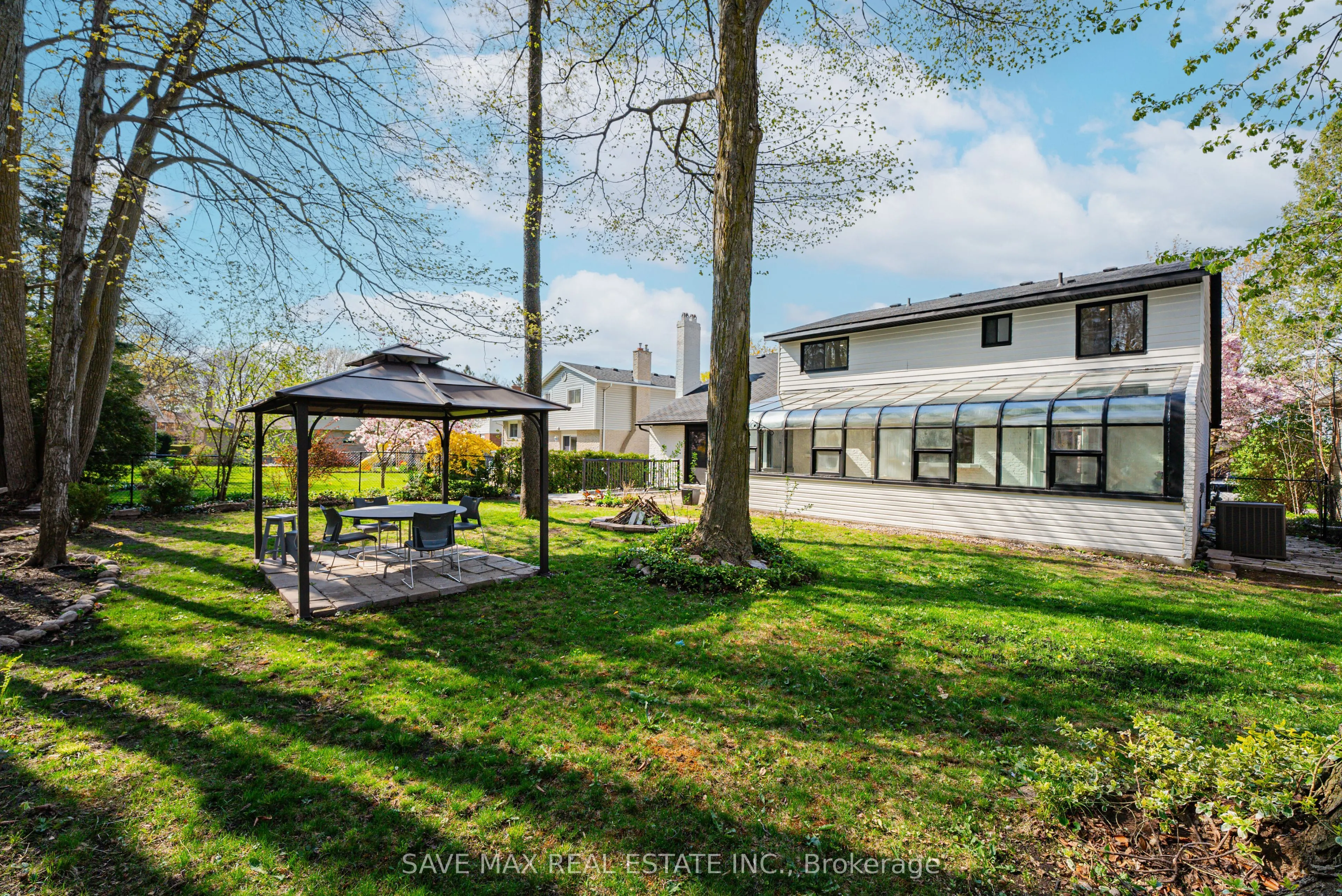 281 PARKMOUNT Drive