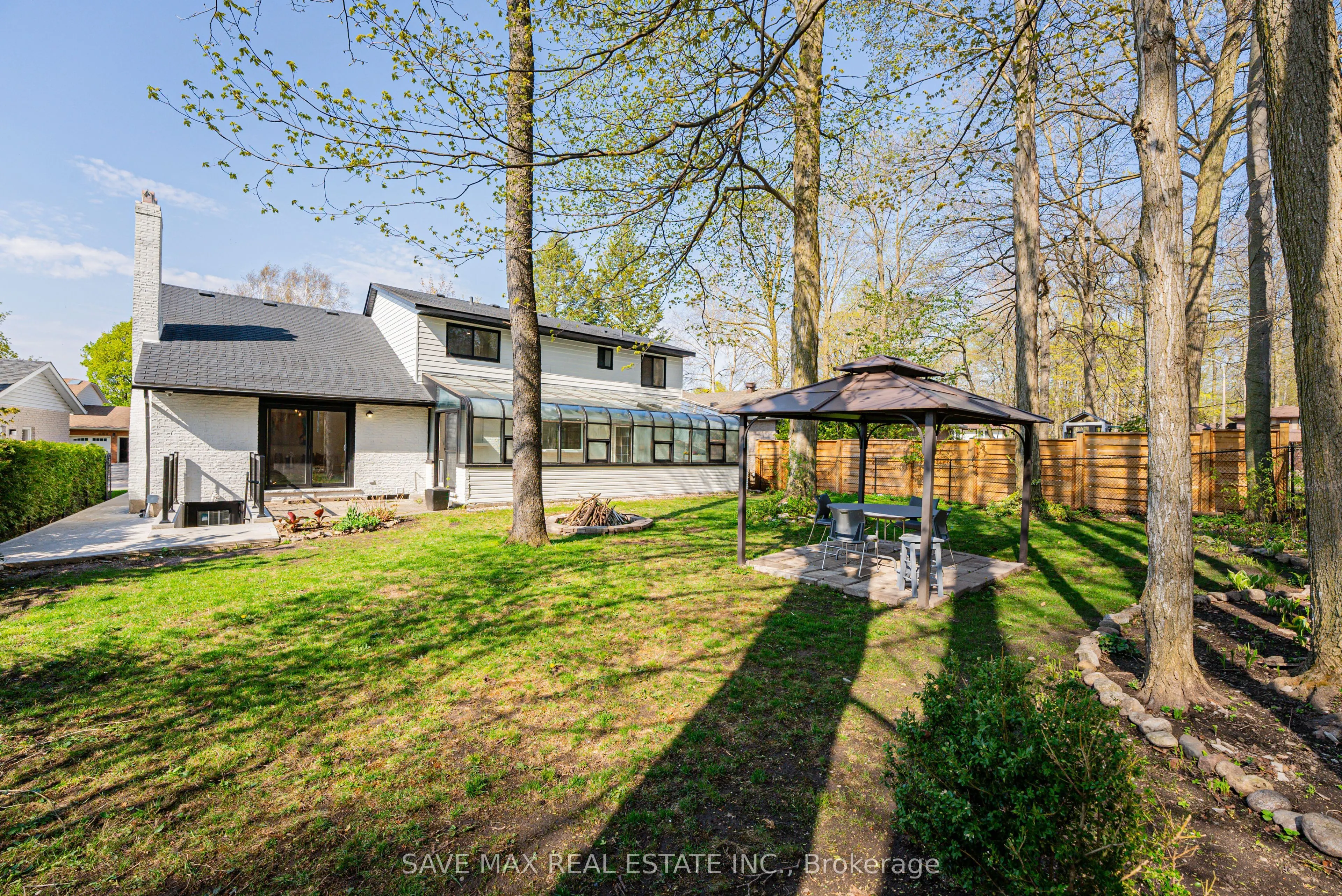 281 PARKMOUNT Drive