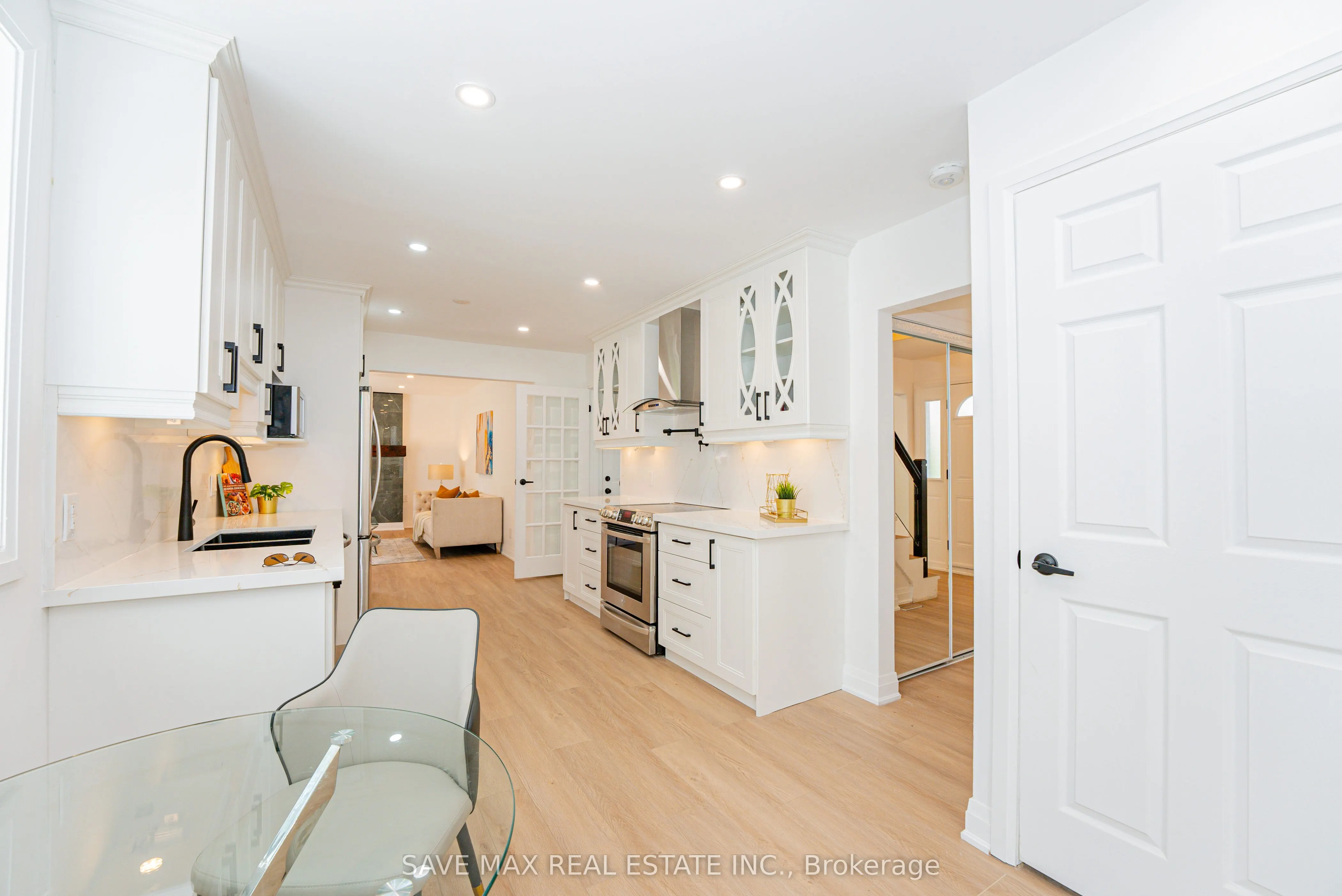 281 PARKMOUNT Drive