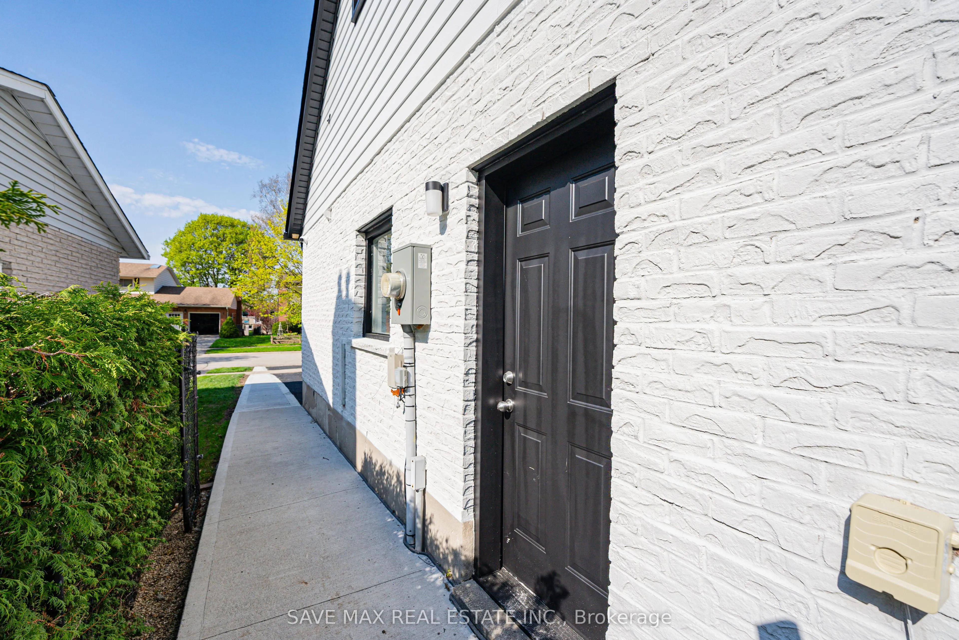 281 PARKMOUNT Drive