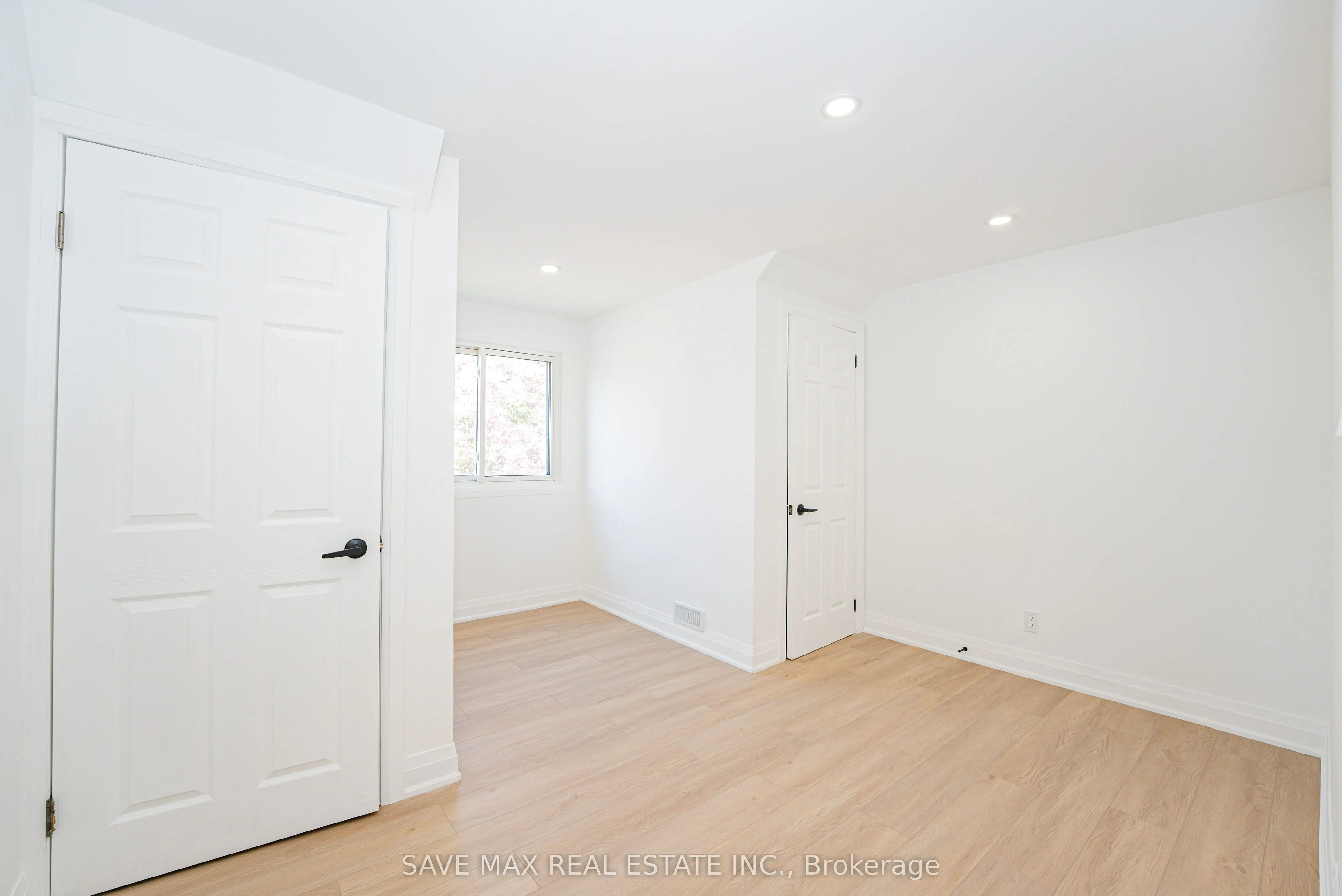 281 PARKMOUNT Drive