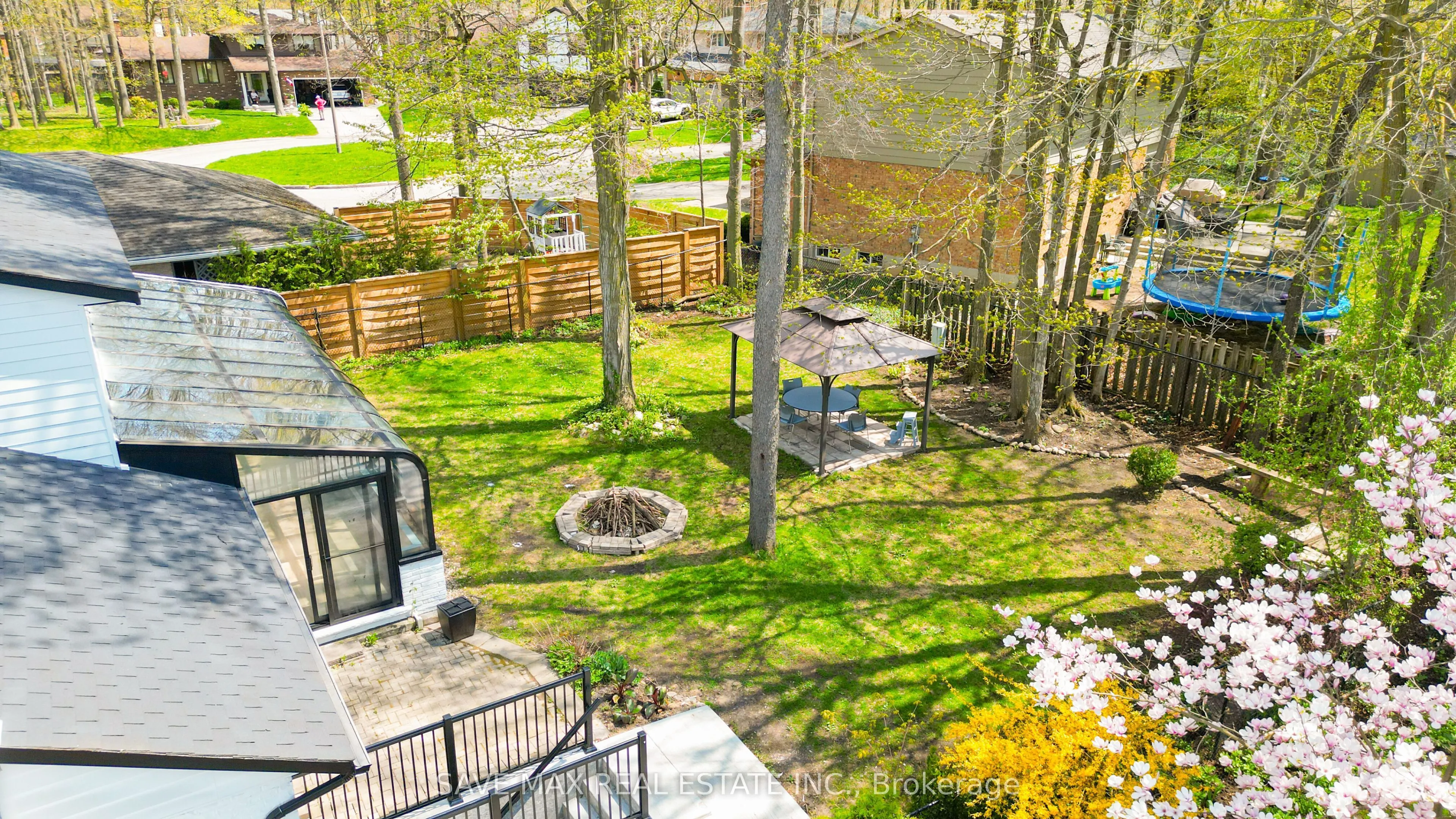 281 PARKMOUNT Drive